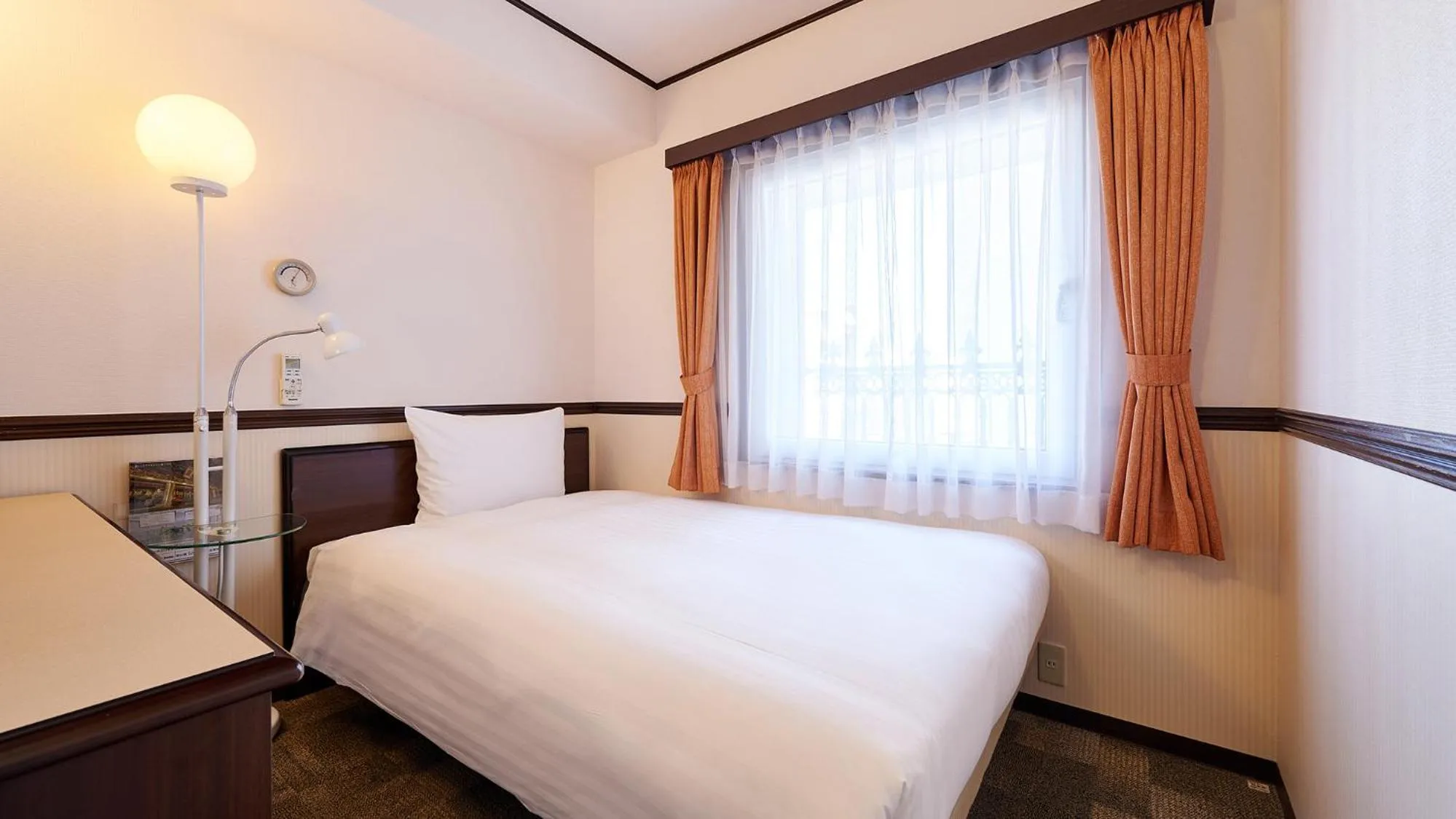 Bedroom, Bed in Toyoko Inn Kashiwa eki Nishi guchi