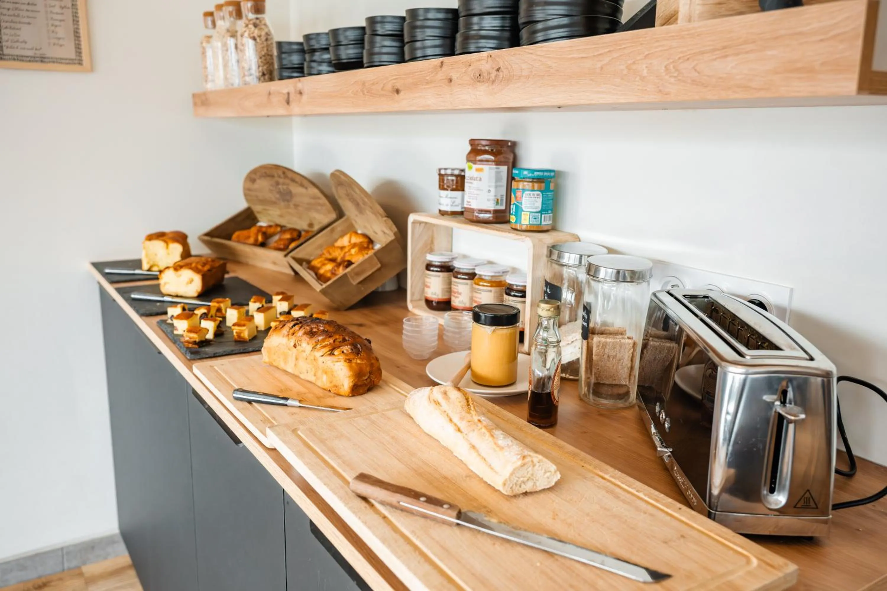 Buffet breakfast in Brit Hotel L'Arrivée Guingamp