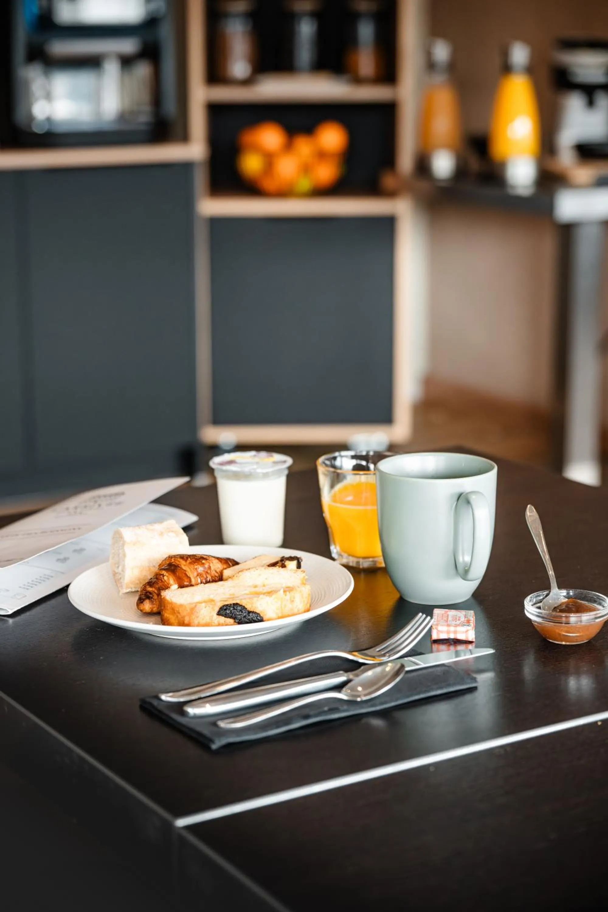 Buffet breakfast in Brit Hotel L'Arrivée Guingamp