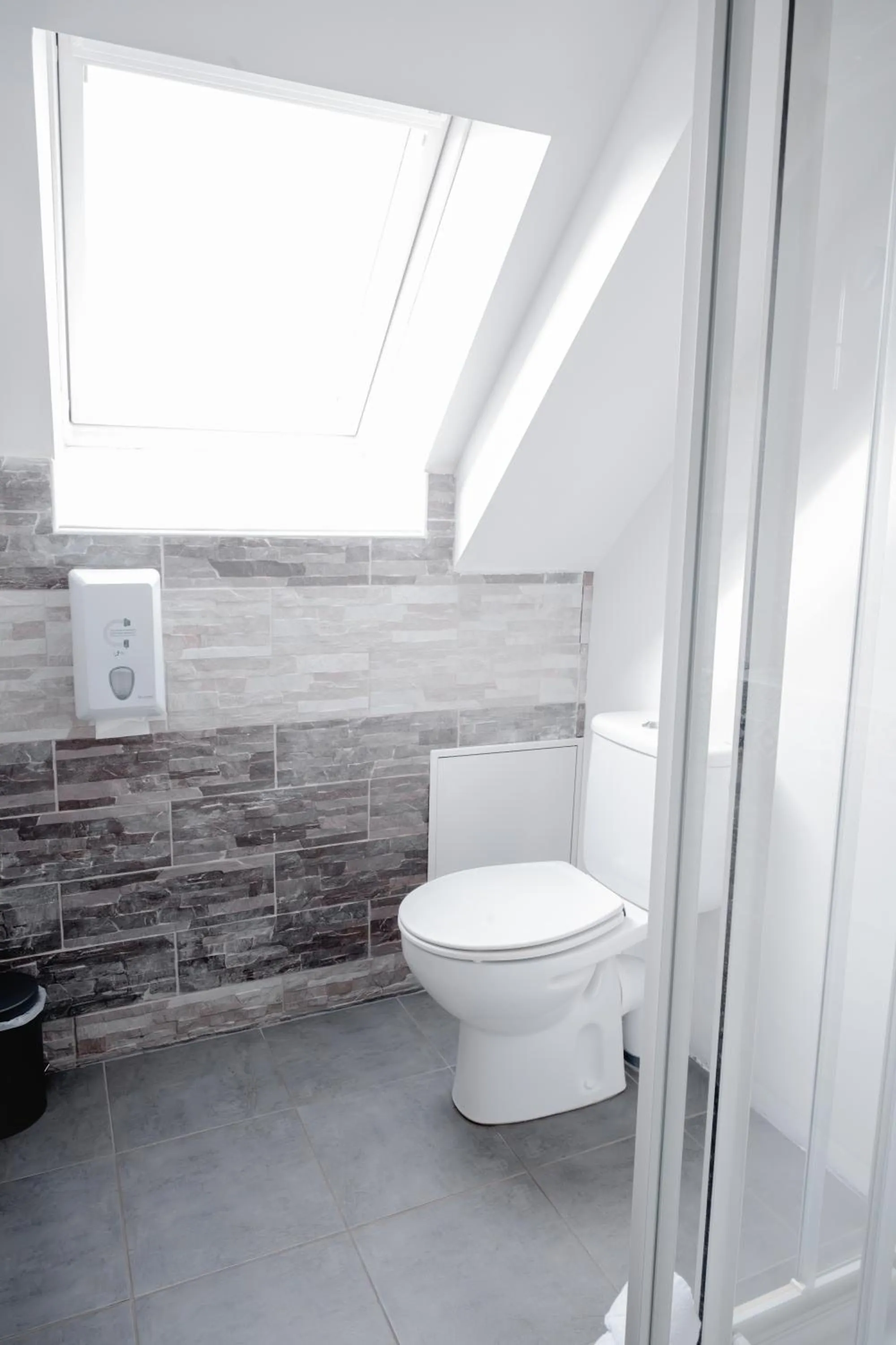 Bathroom in Brit Hotel L'Arrivée Guingamp