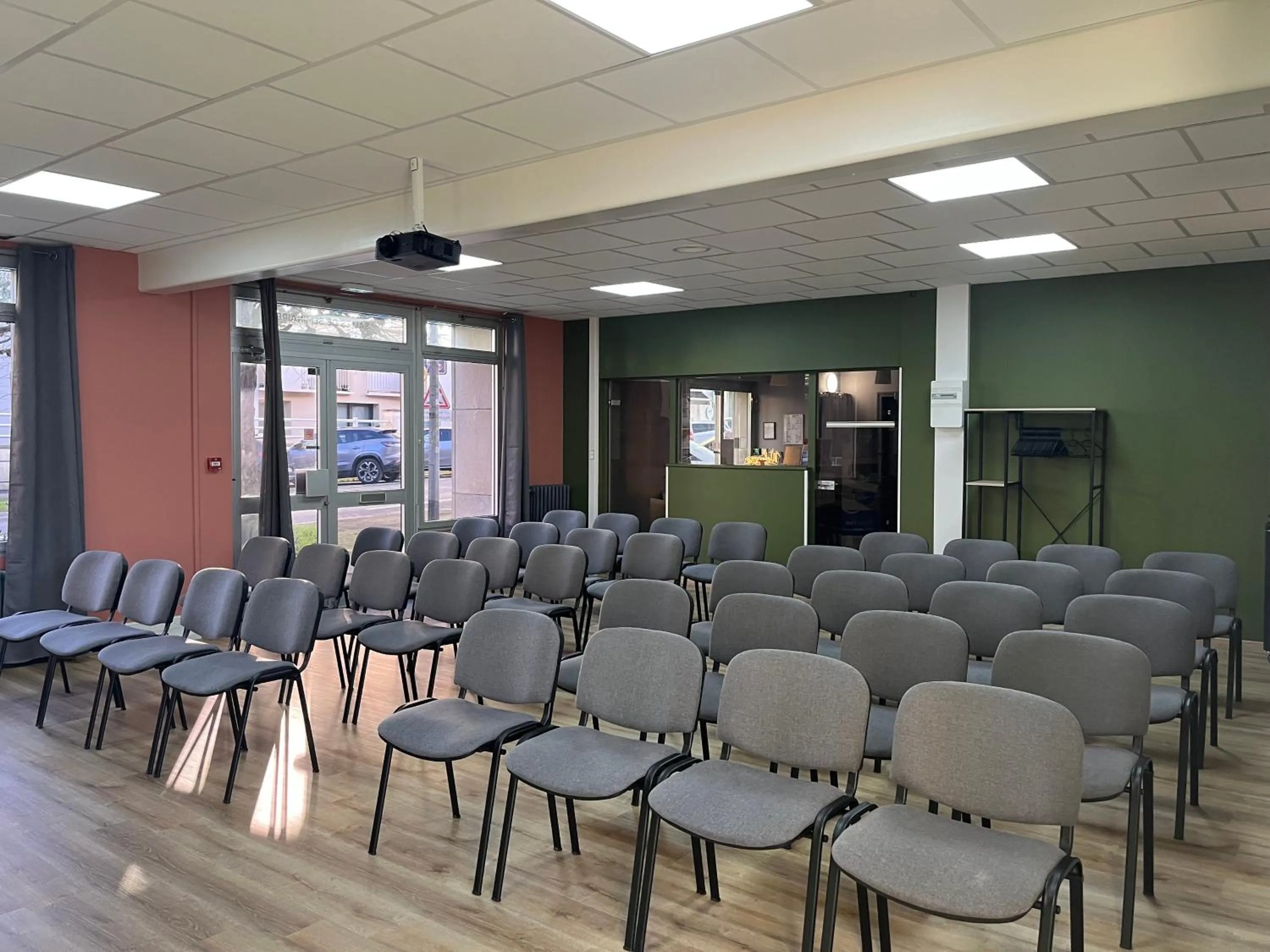 Meeting/conference room in Brit Hotel L'Arrivée Guingamp