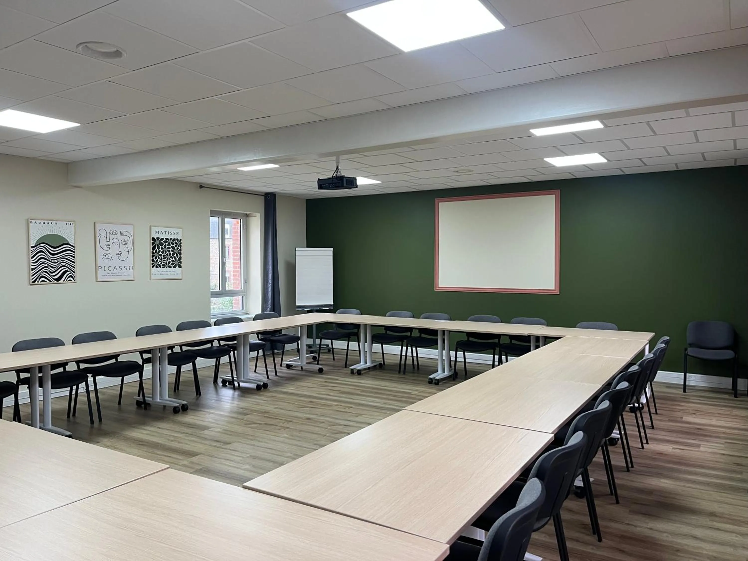 Meeting/conference room in Brit Hotel L'Arrivée Guingamp