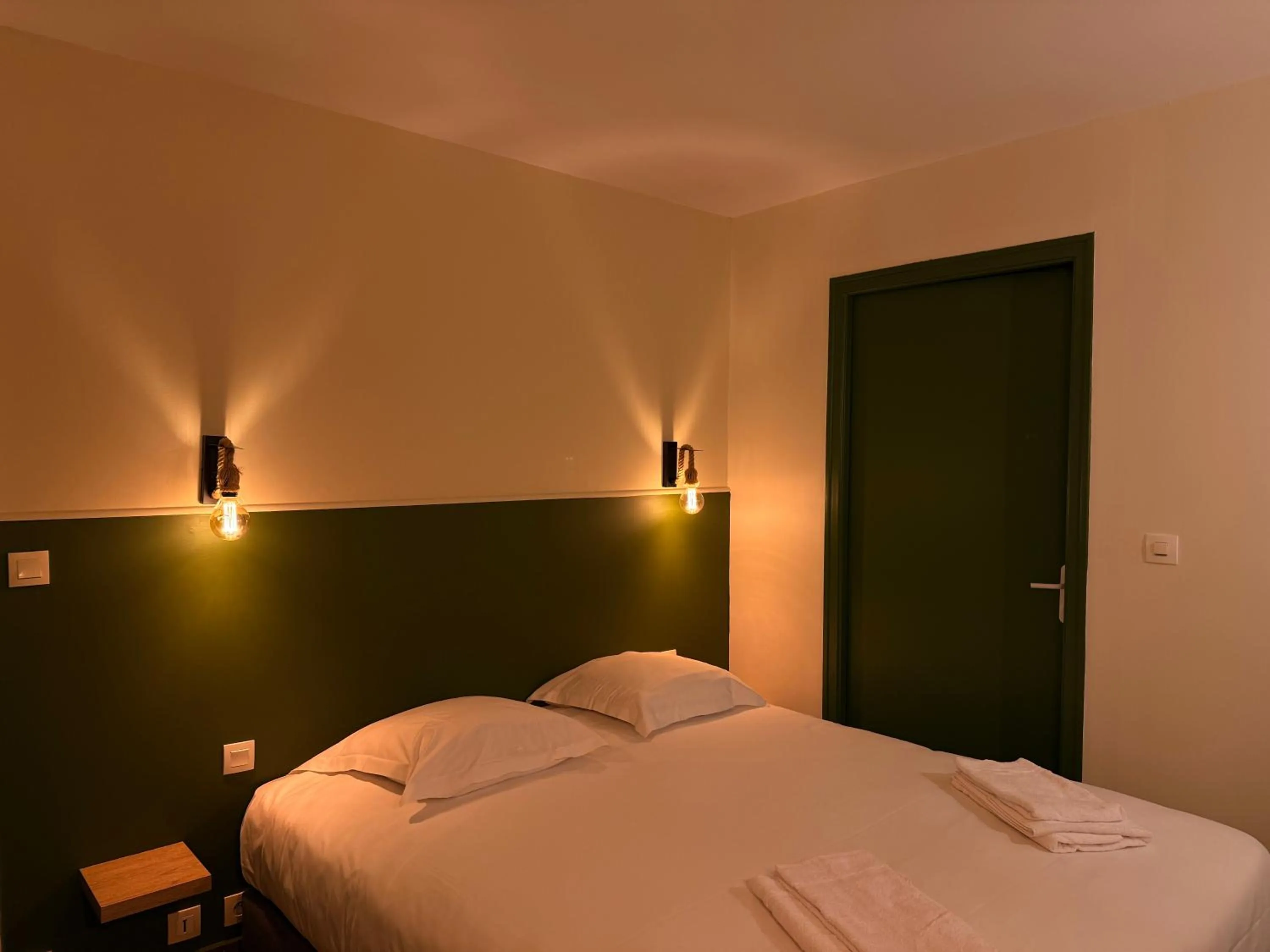 Bed in Brit Hotel L'Arrivée Guingamp