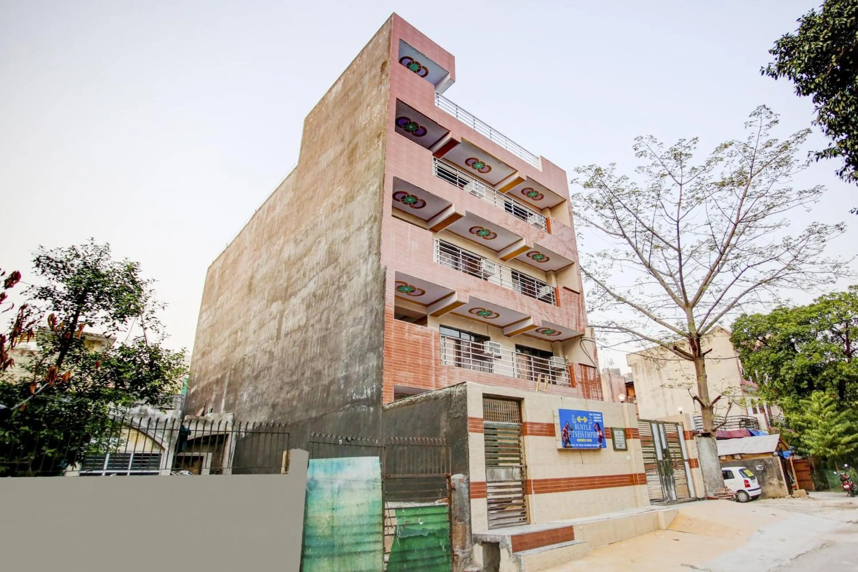 Facade/entrance in Hotel O by OYO DS Palace