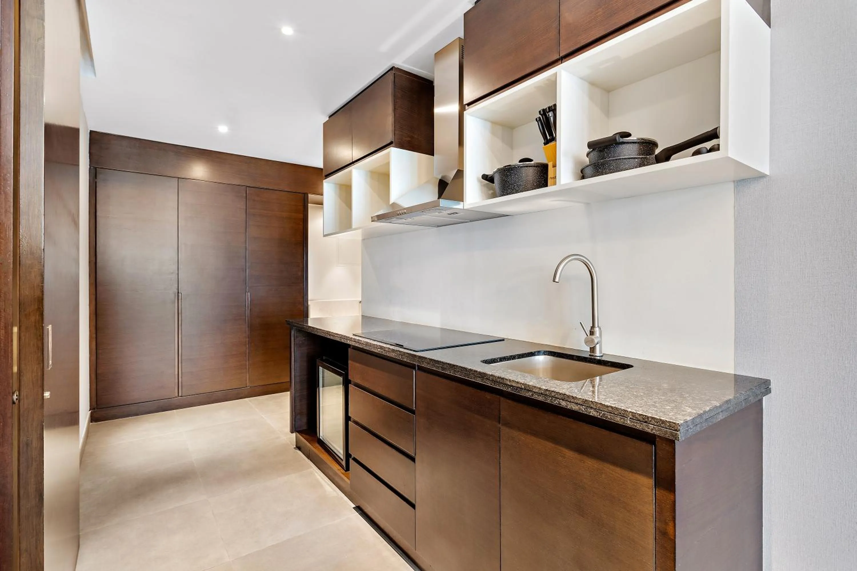 Kitchen or kitchenette in Ramee Dream Hotel Downtown