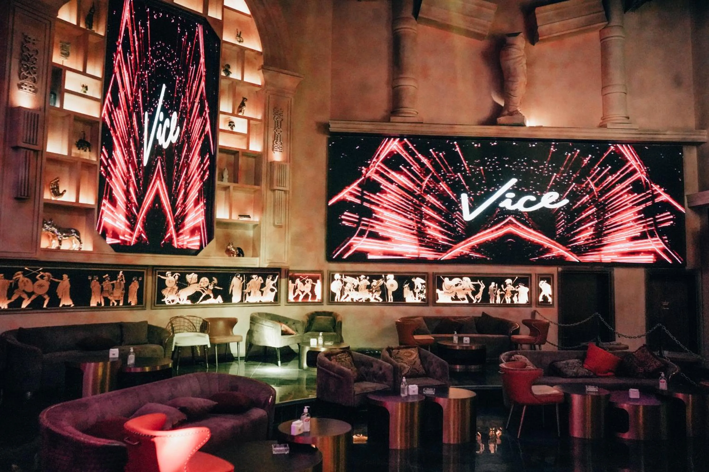 Nightclub / DJ in Ramee Dream Hotel Downtown