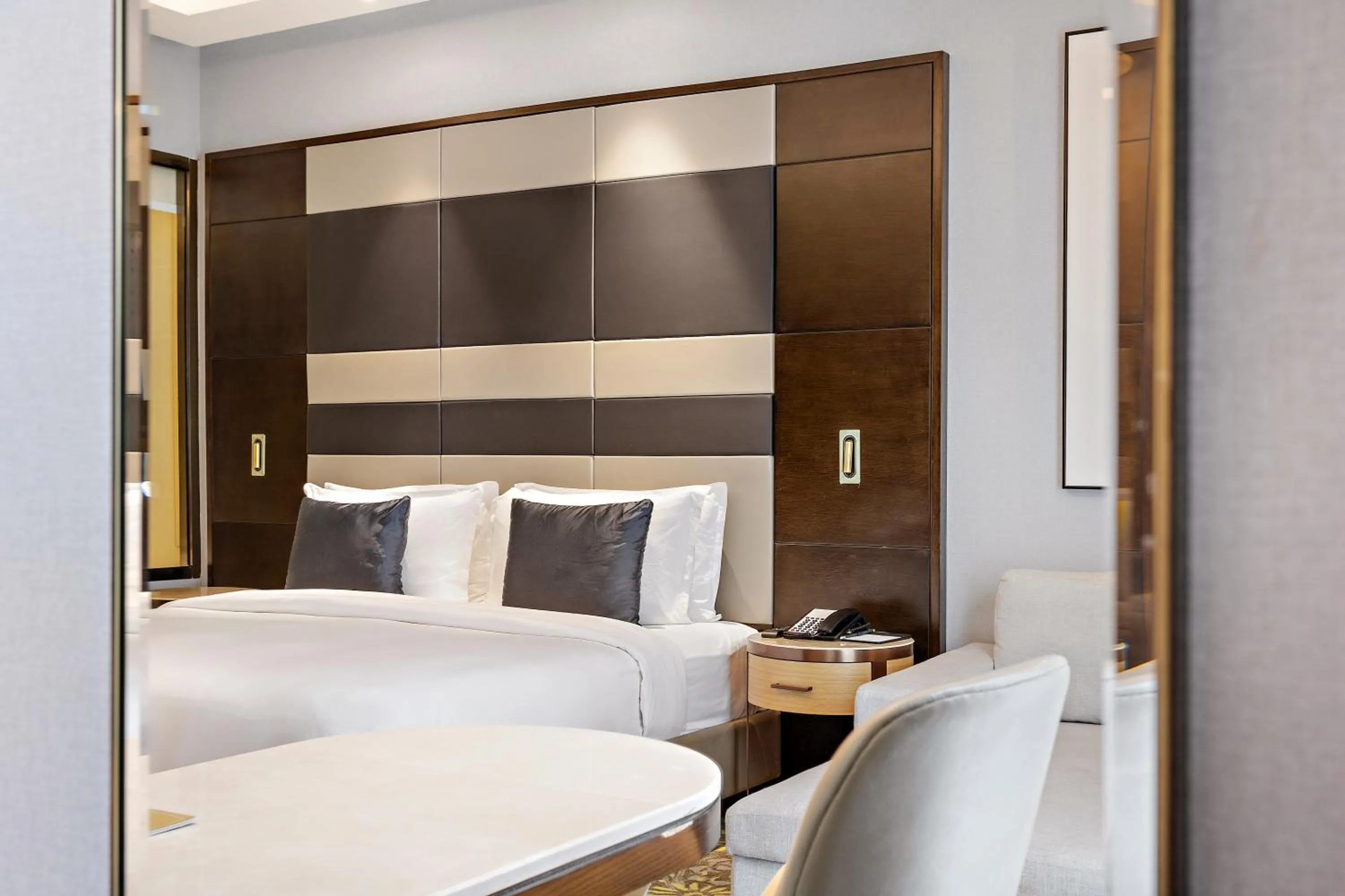 Bed in Ramee Dream Hotel Downtown