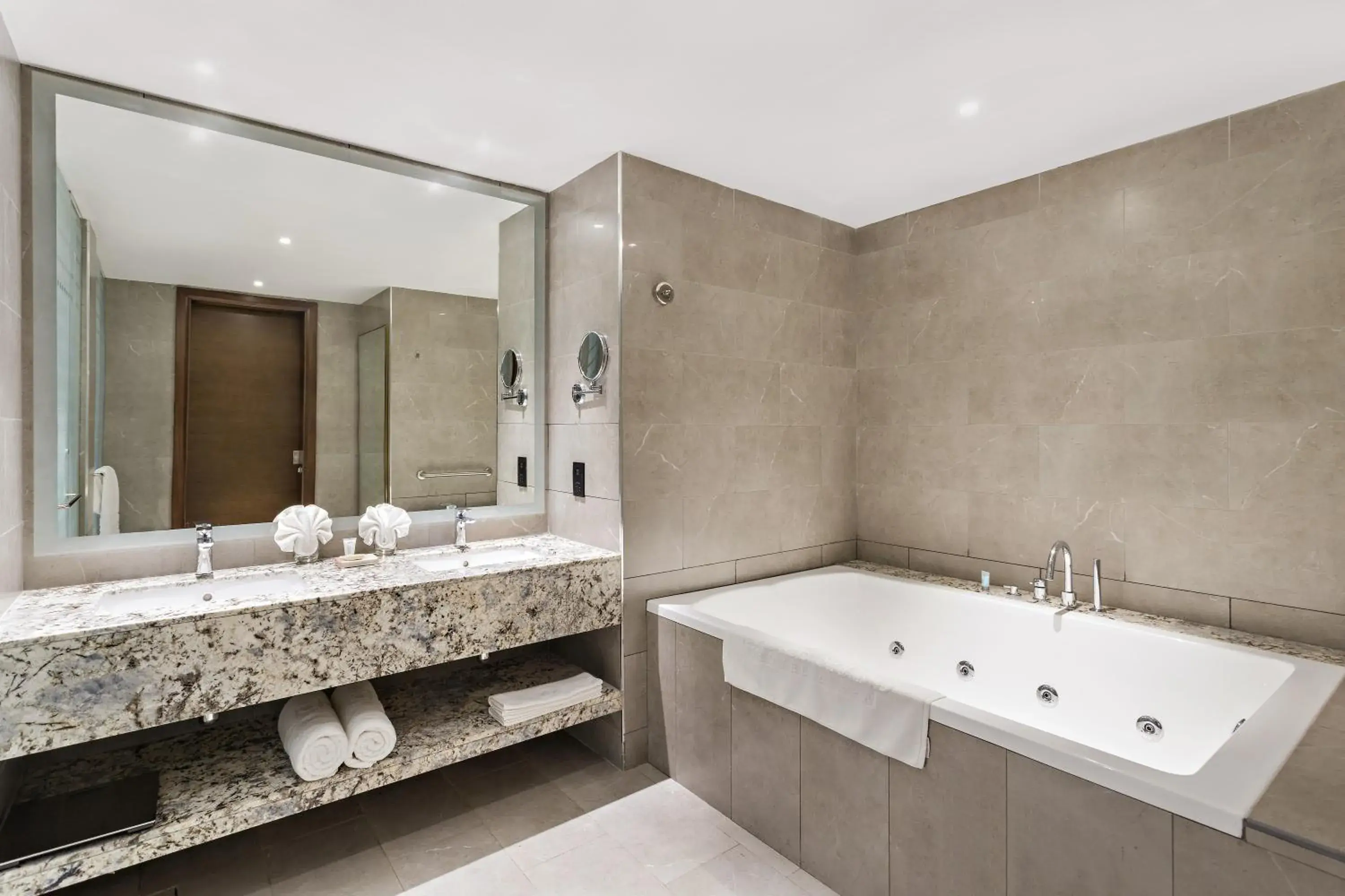 Luxury King Room with Balcony, City View and Kitchenette in Ramee Dream Hotel Downtown Luxury King Room with Balcony, City View and Kitchenette in Ramee Dream Hotel Downtown