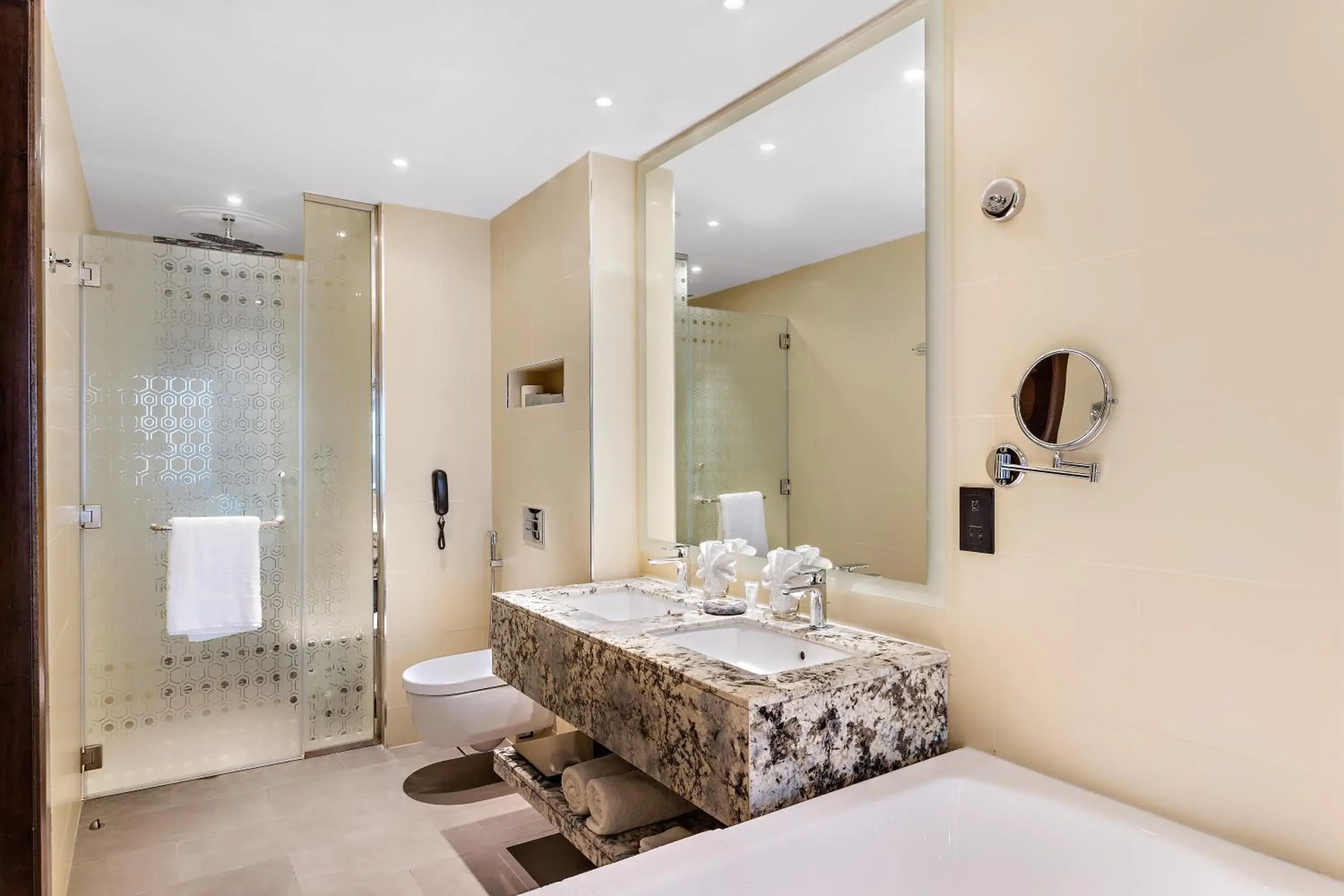 Premuim Twin Room with Balcony-Burj Khalifa View in Ramee Dream Hotel Downtown Premuim Twin Room with Balcony-Burj Khalifa View in Ramee Dream Hotel Downtown