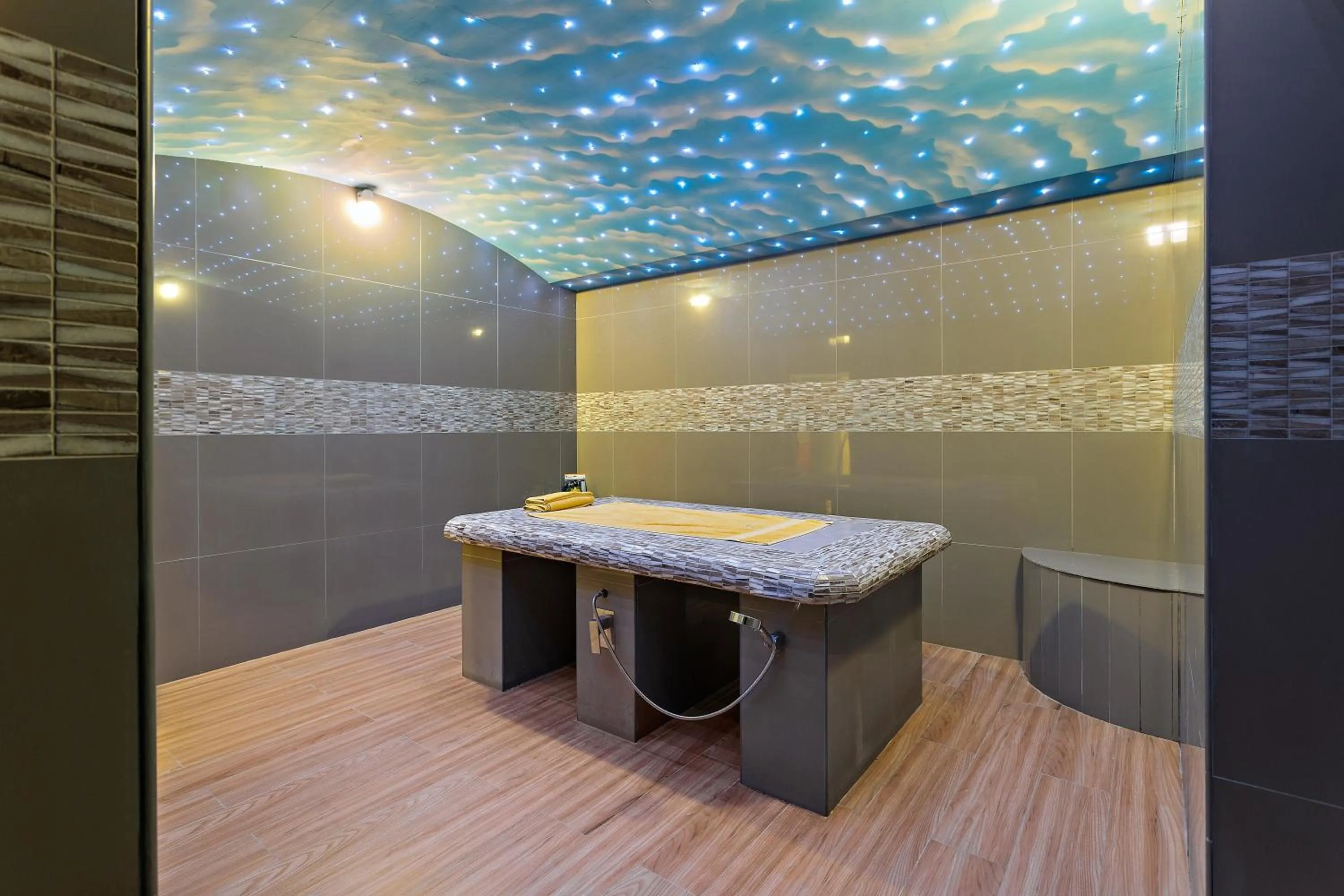 Sauna in Ramee Dream Hotel Downtown