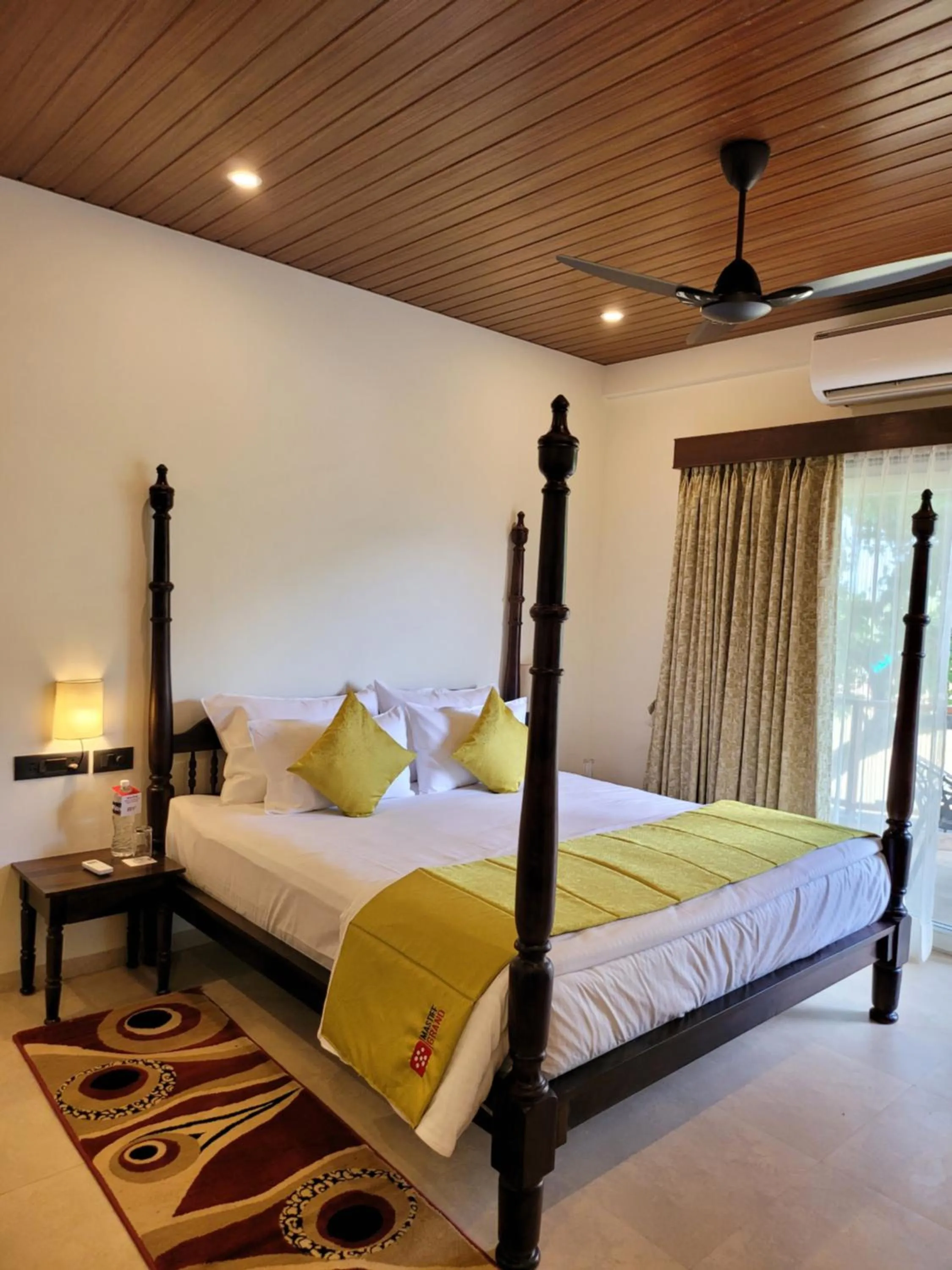 Bed in Mastiff Grand La Villae