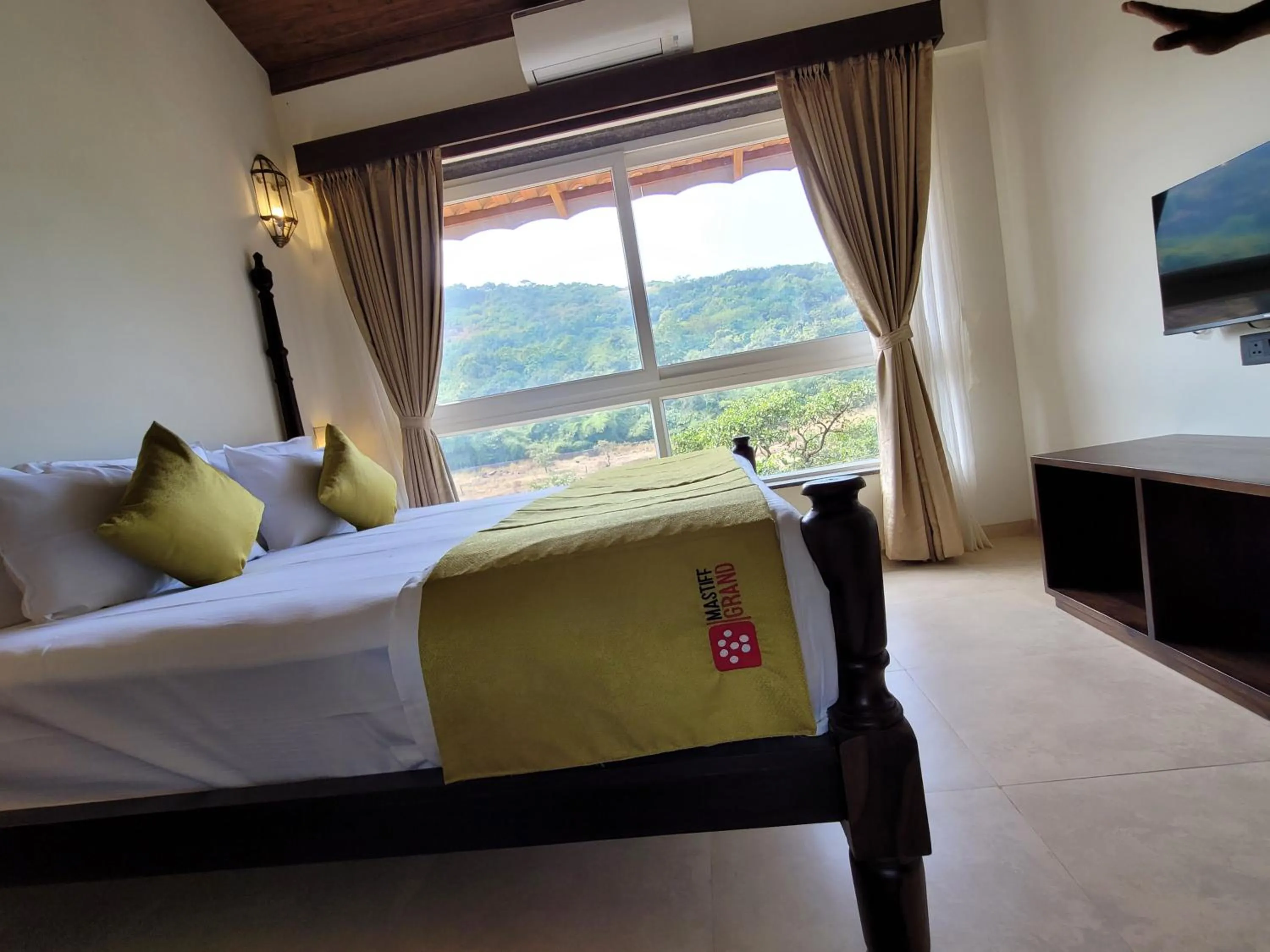 Bed in Mastiff Grand La Villae