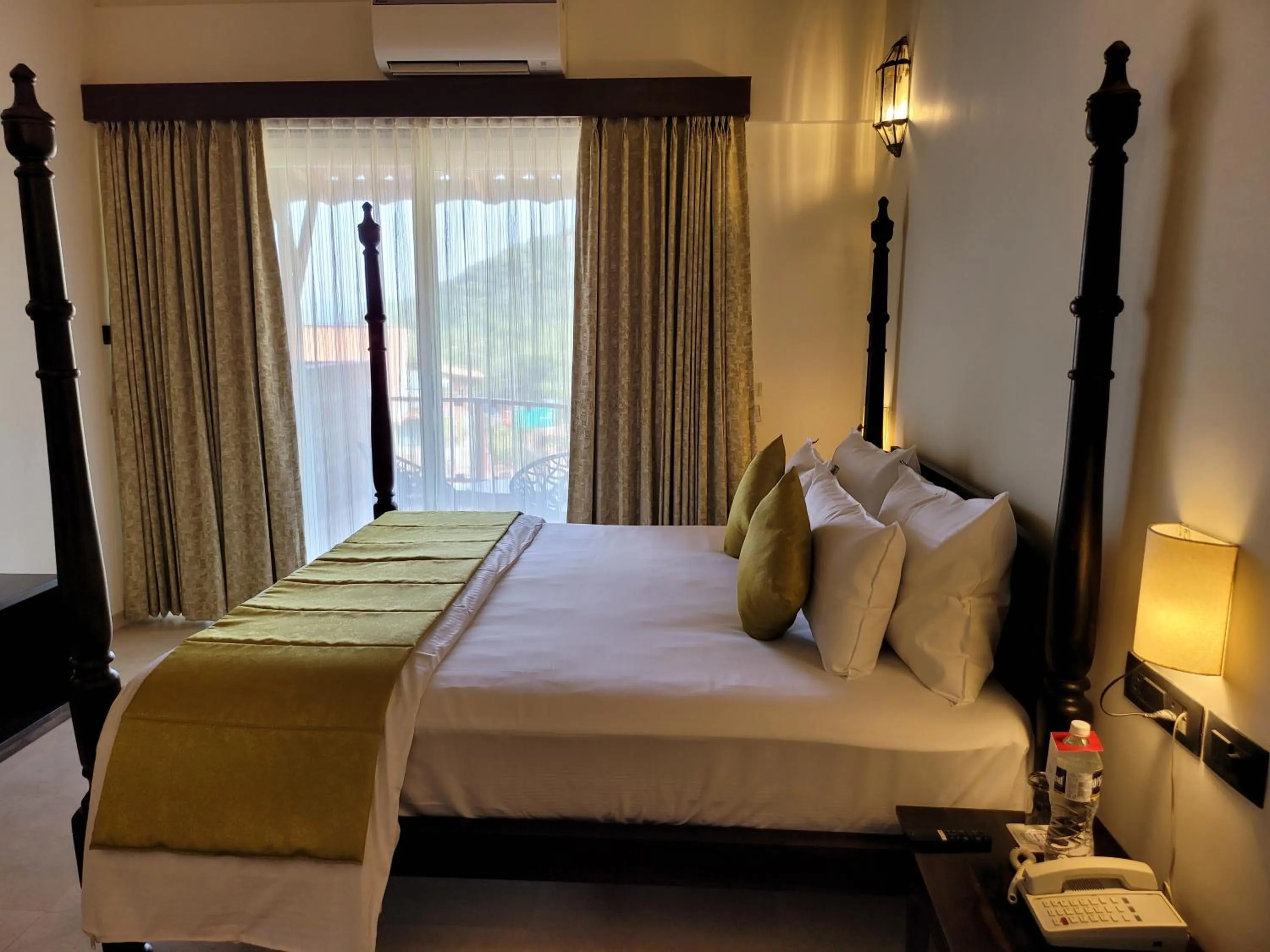 Bed in Mastiff Grand La Villae