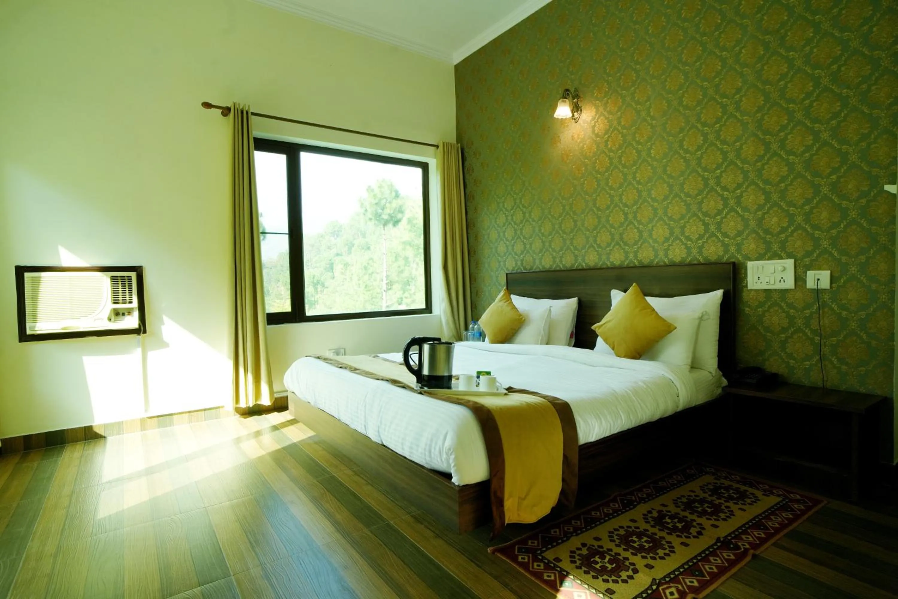 Photo of the whole room, Bed in Pineland Resorts & Chalets Kasauli