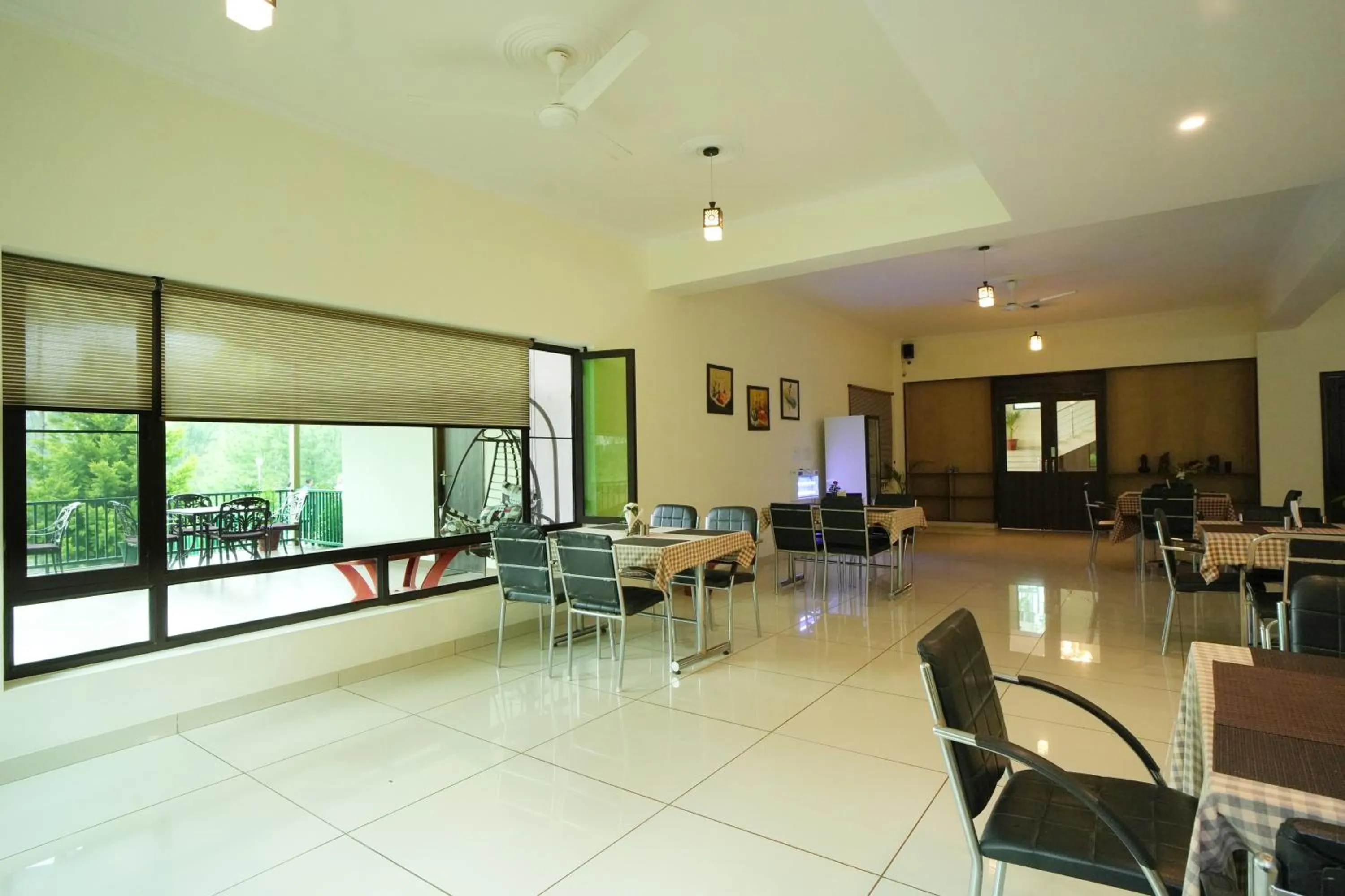 Restaurant/places to eat in Pineland Resorts & Chalets Kasauli