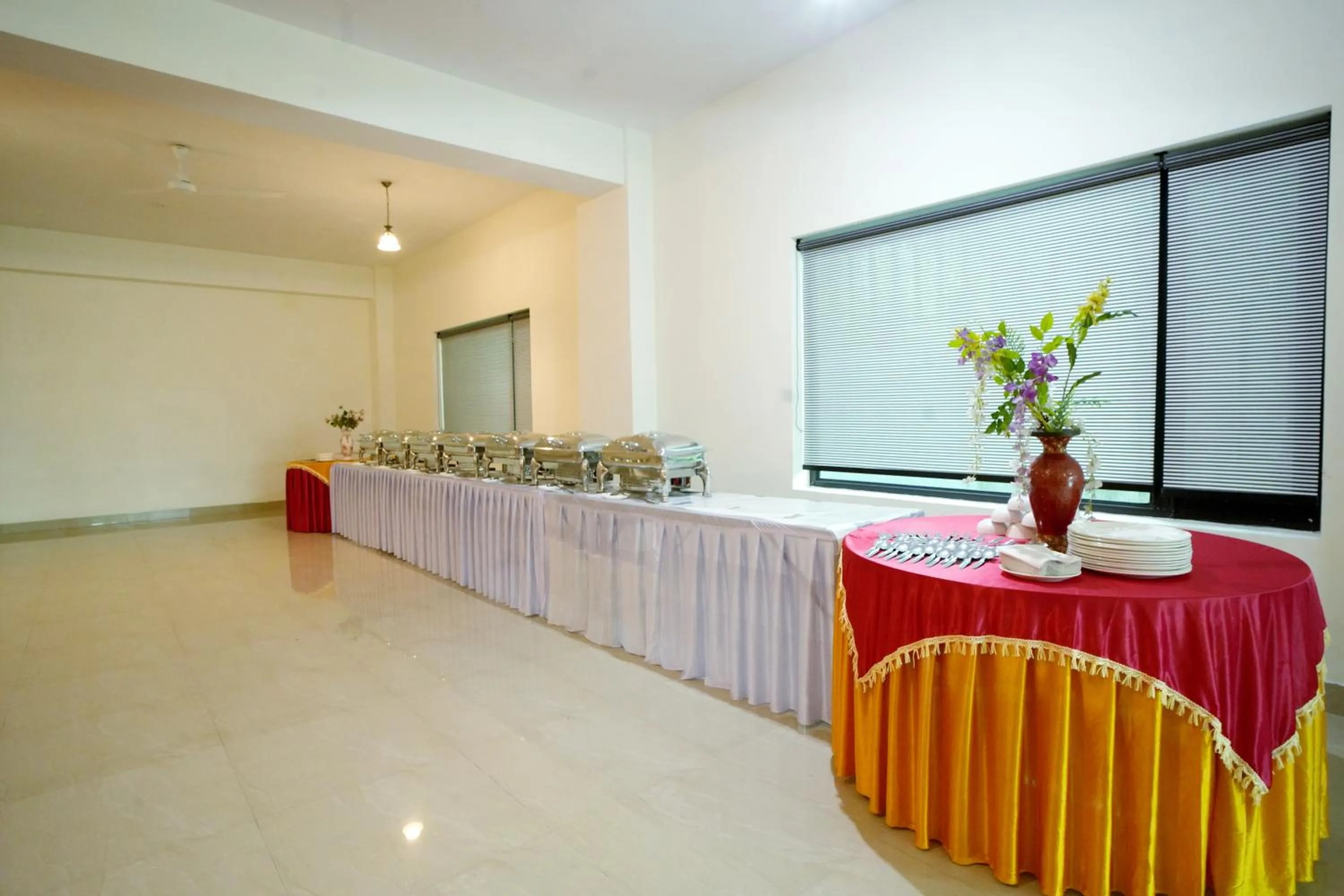 Buffet breakfast in Pineland Resorts & Chalets Kasauli