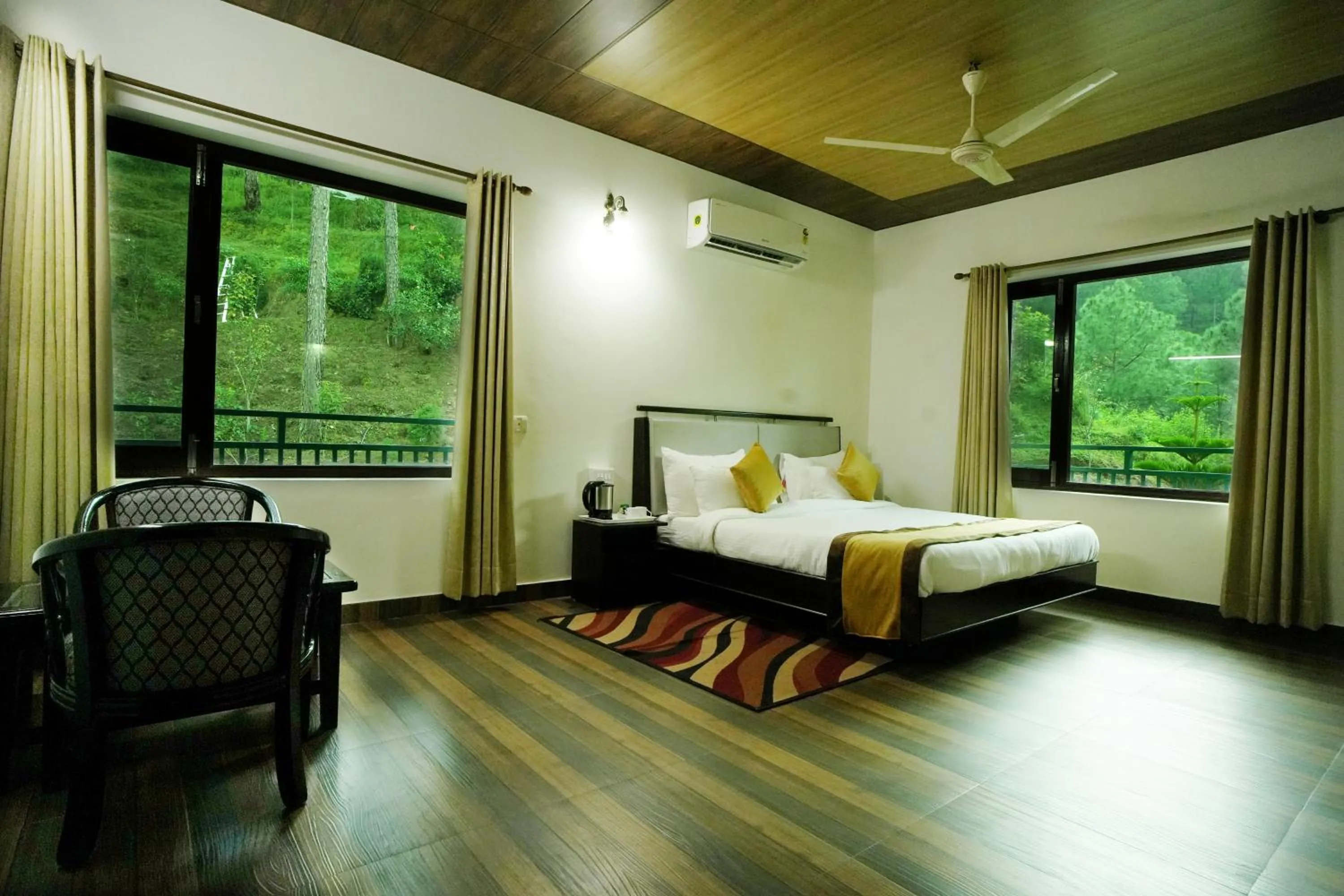Photo of the whole room, Bed in Pineland Resorts & Chalets Kasauli