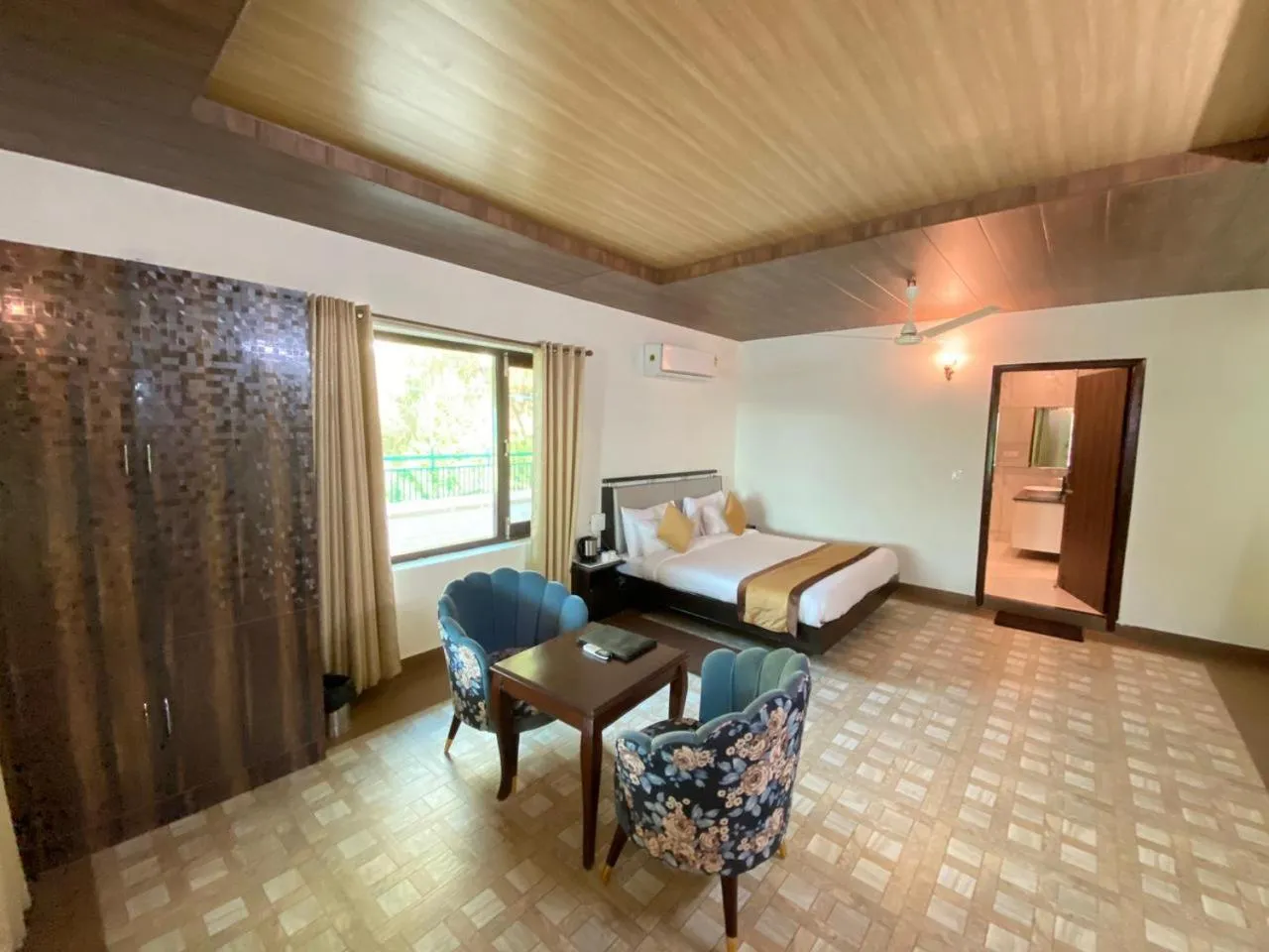 Photo of the whole room in Pineland Resorts & Chalets Kasauli