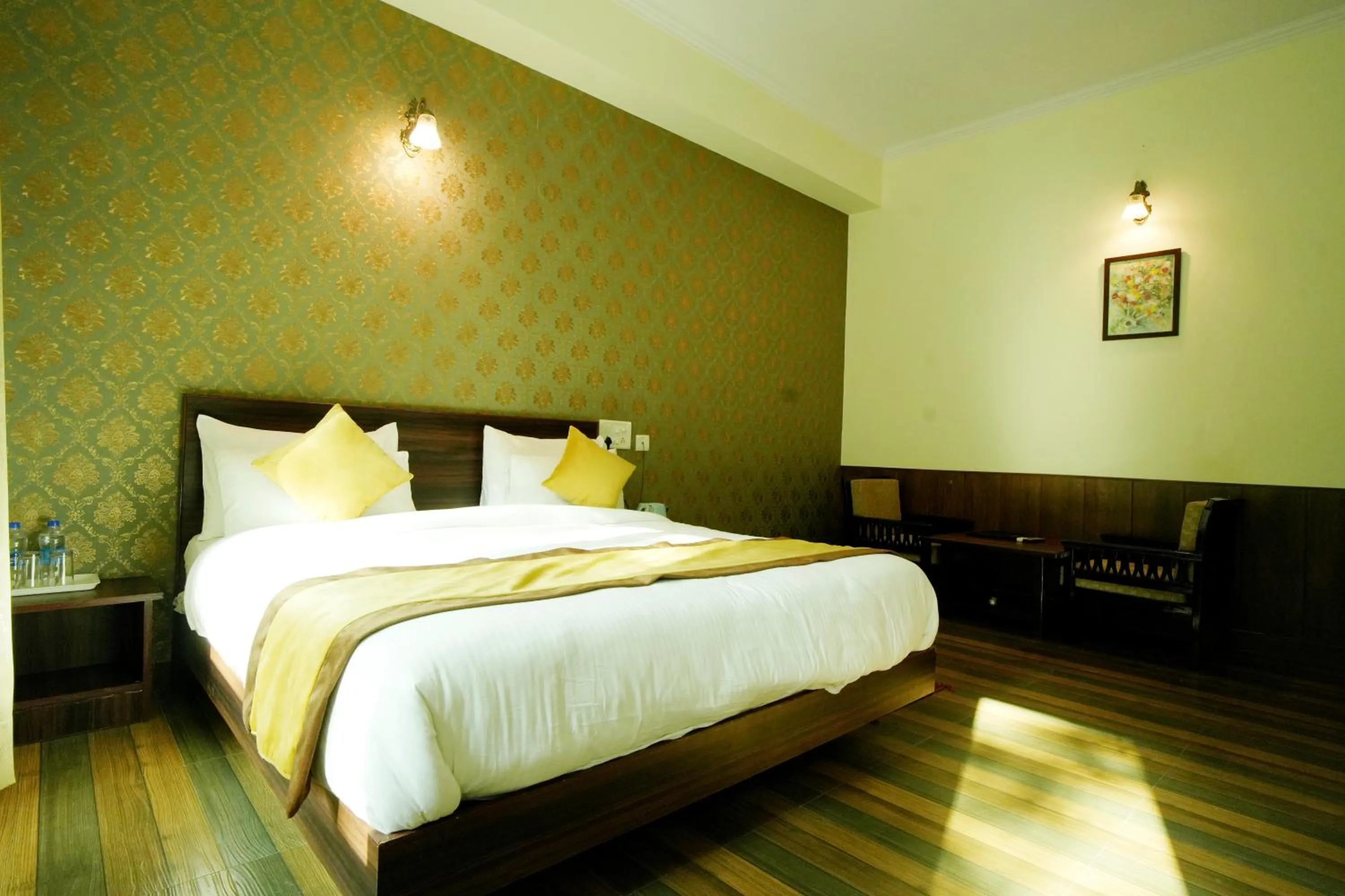 Photo of the whole room, Bed in Pineland Resorts & Chalets Kasauli