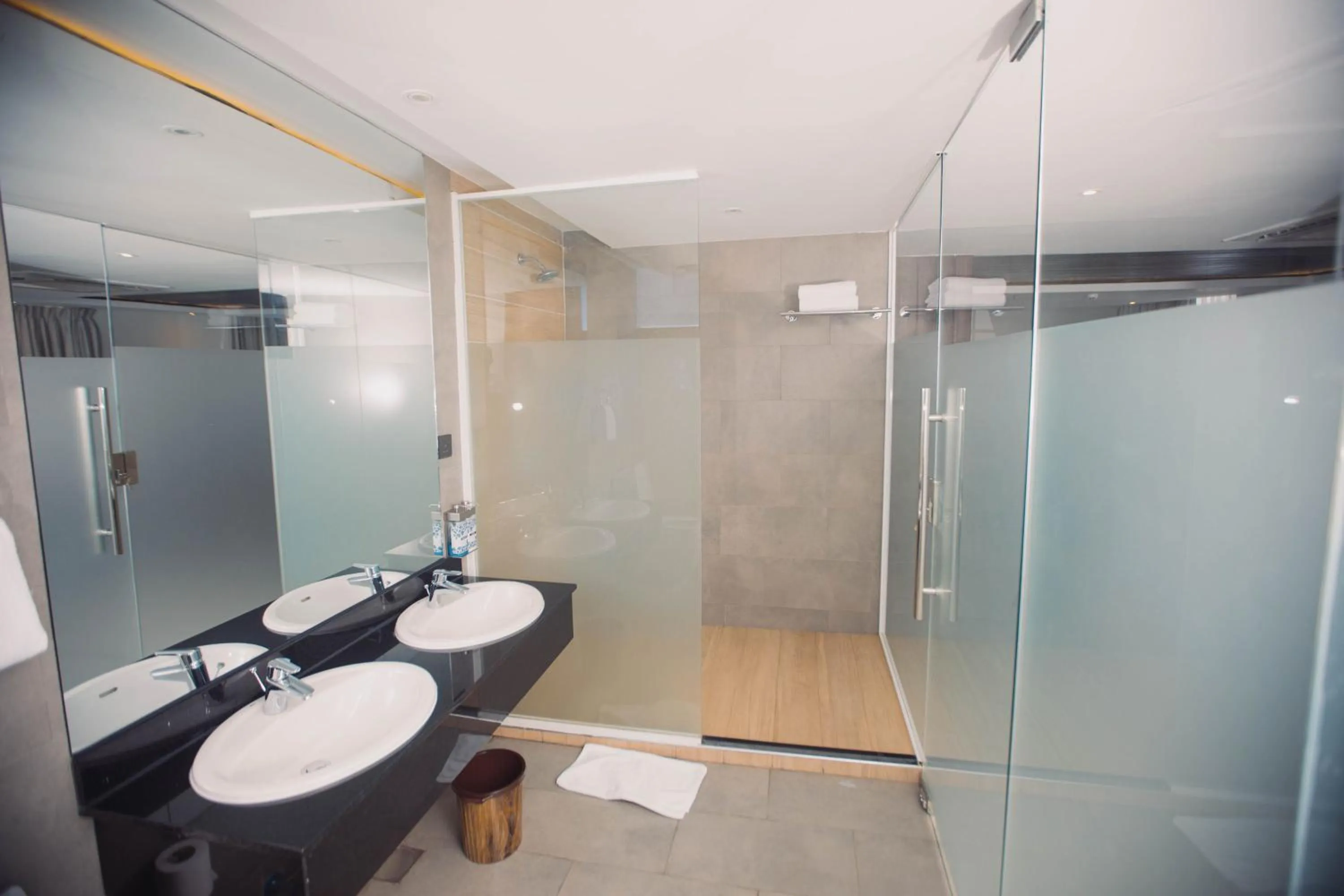 Bathroom in Giraffe Beach Hotel