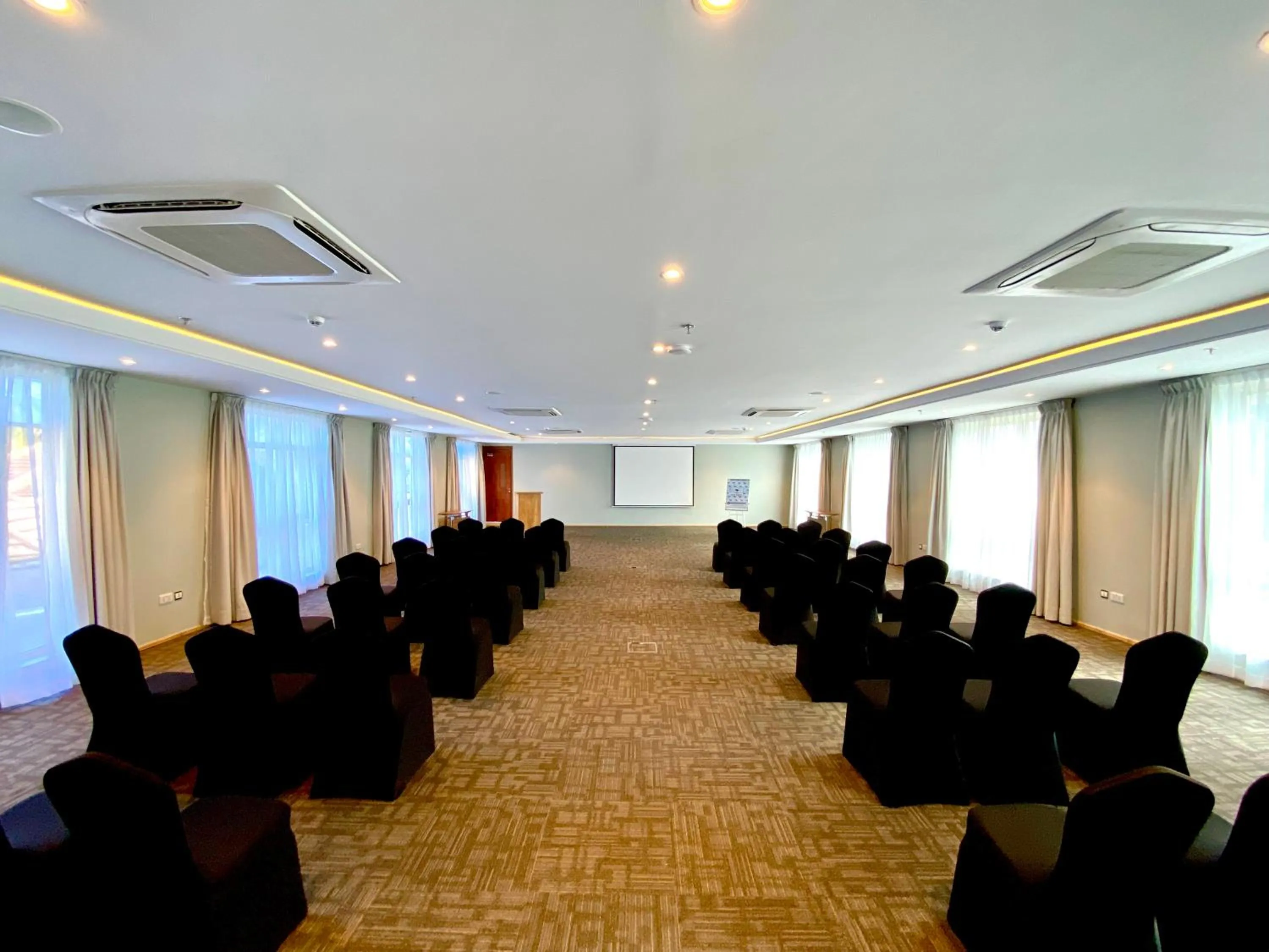 Meeting/conference room in Giraffe Beach Hotel