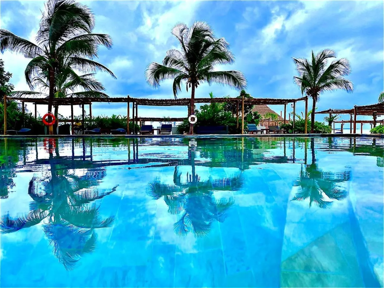 Pool view in Giraffe Beach Hotel