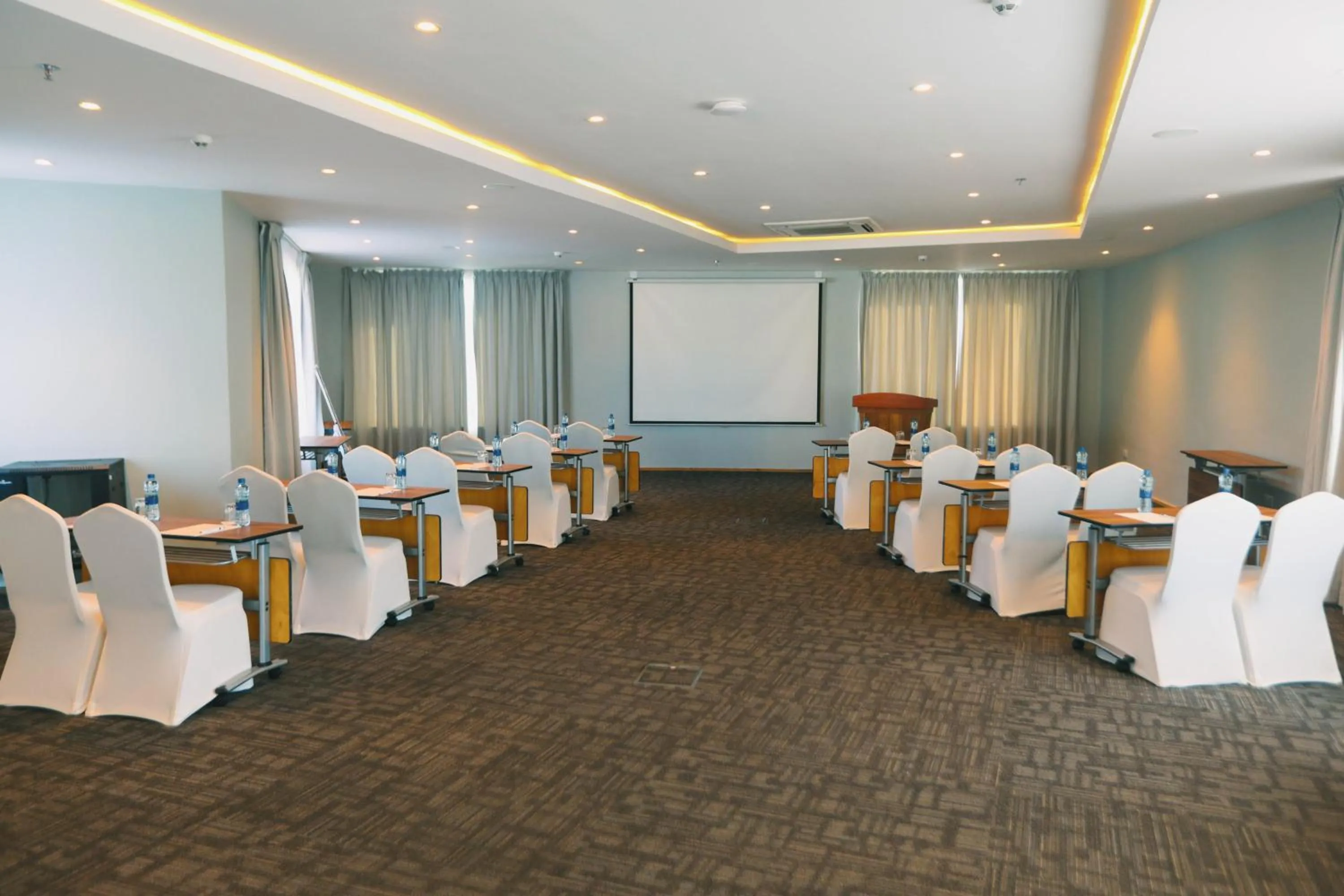 Meeting/conference room in Giraffe Beach Hotel