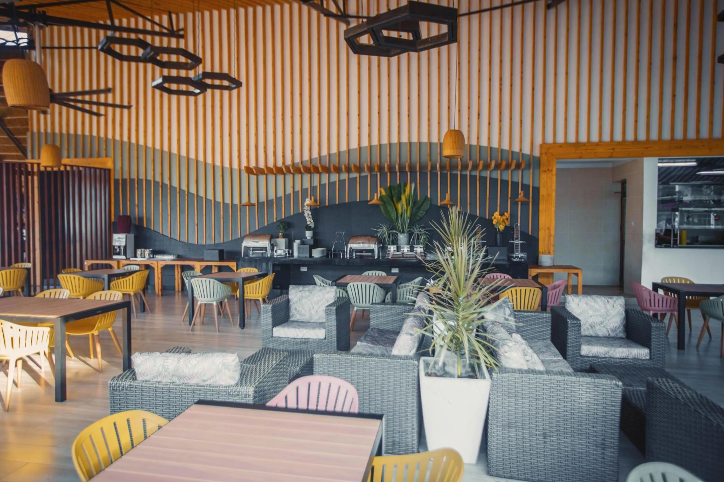 Restaurant/places to eat in Giraffe Beach Hotel