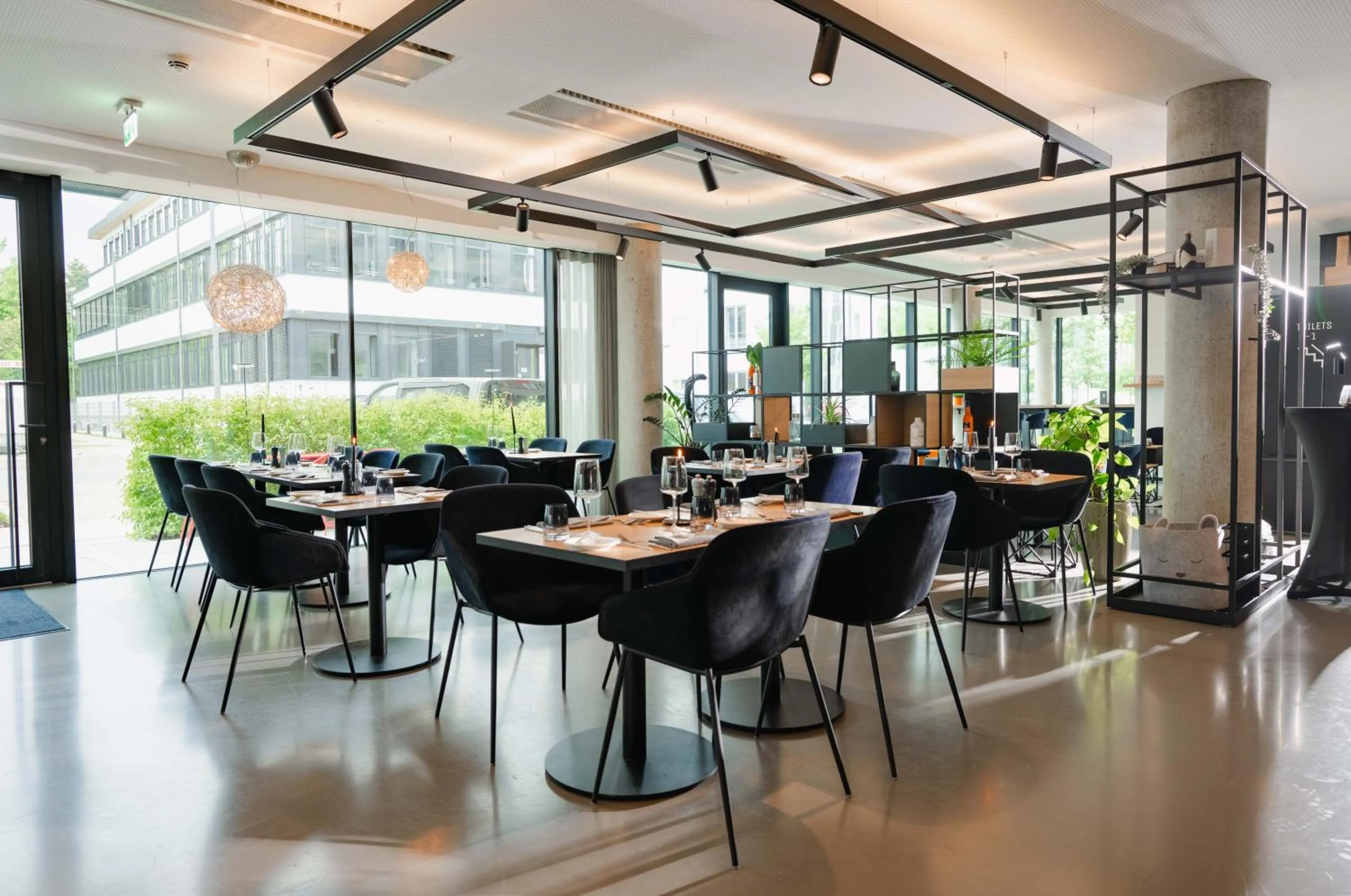 Restaurant/places to eat in GREFIS Hotel München-Gräfelfing