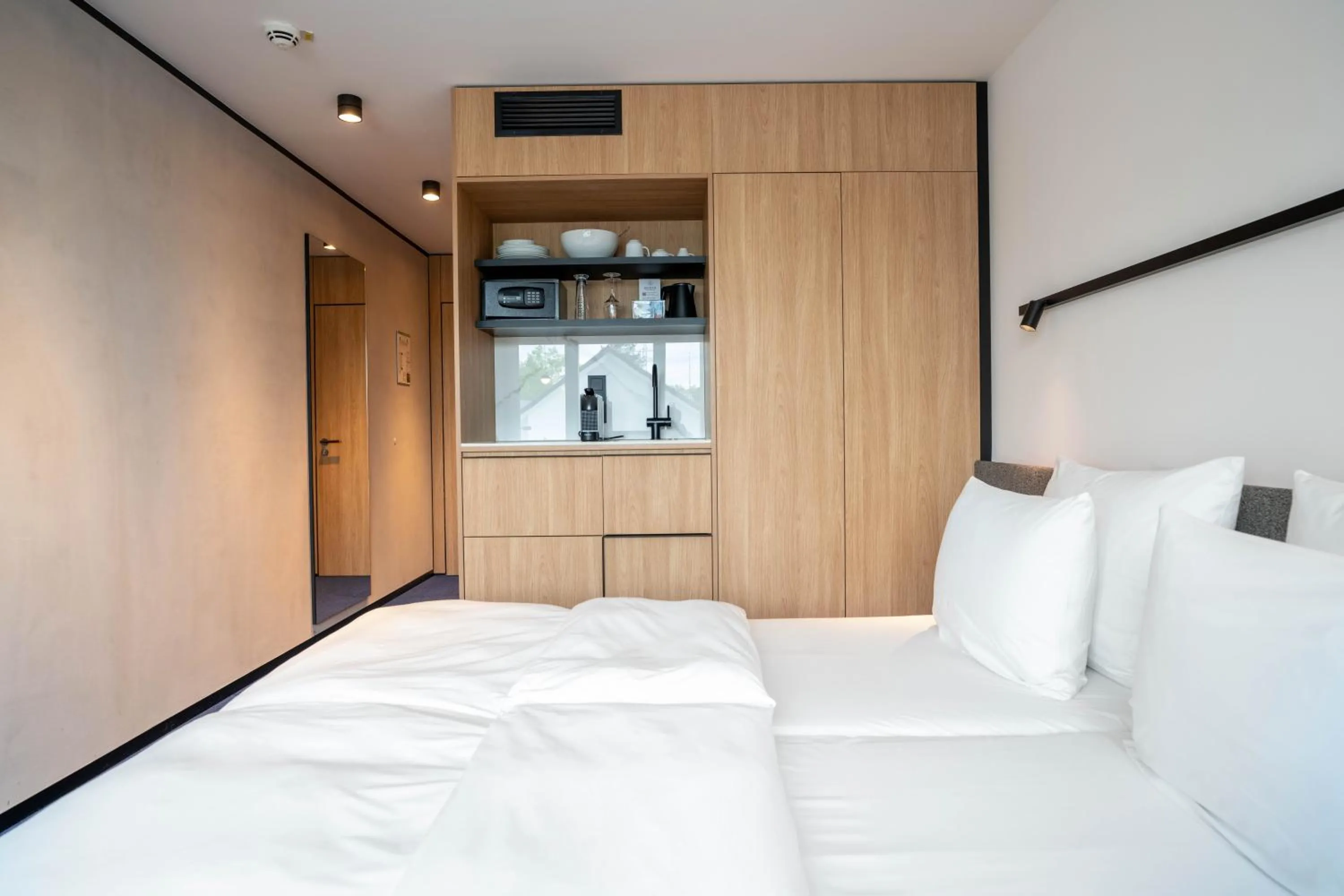 Photo of the whole room, Bed in GREFIS Hotel München-Gräfelfing