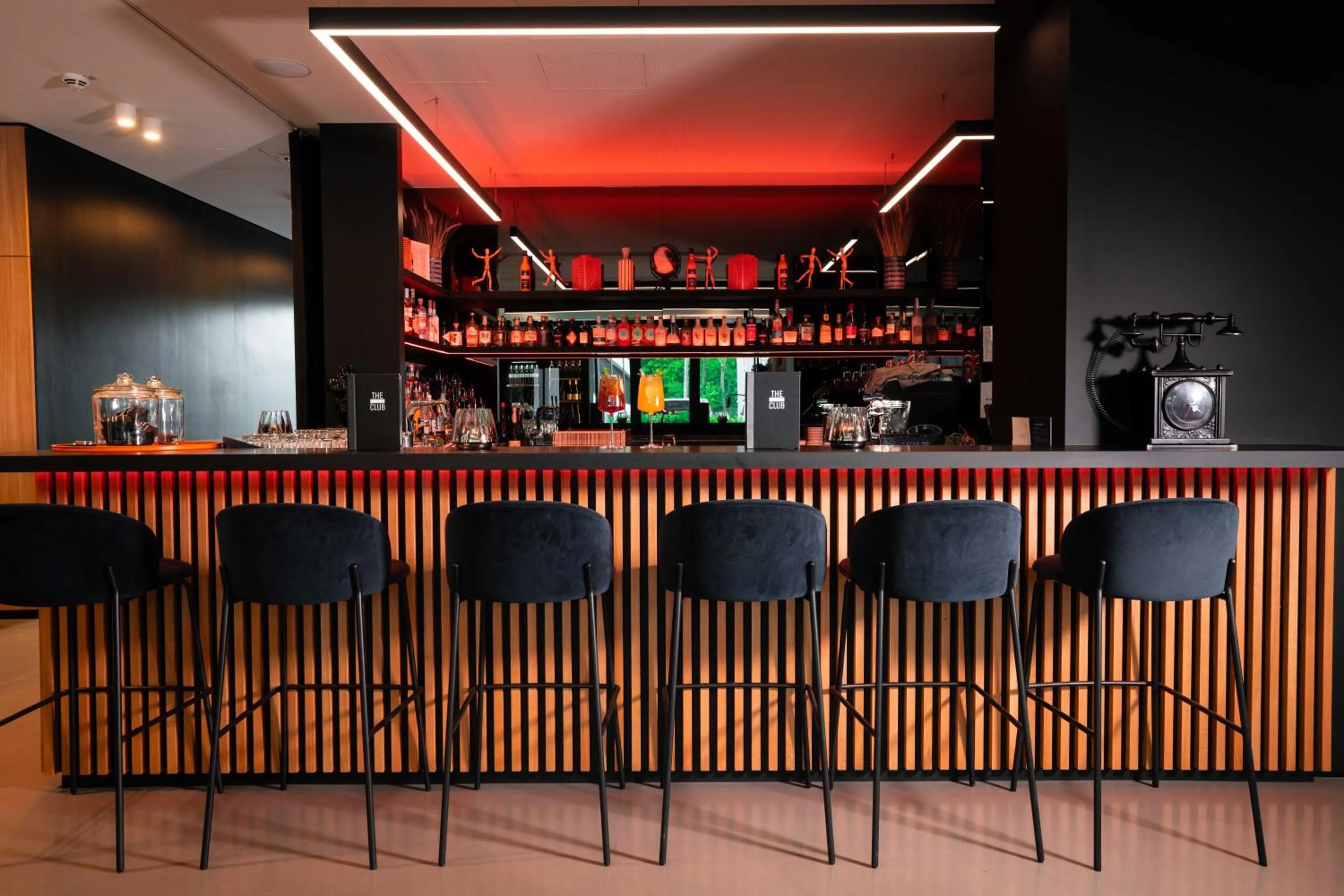 Lounge or bar in GREFIS Hotel München-Gräfelfing