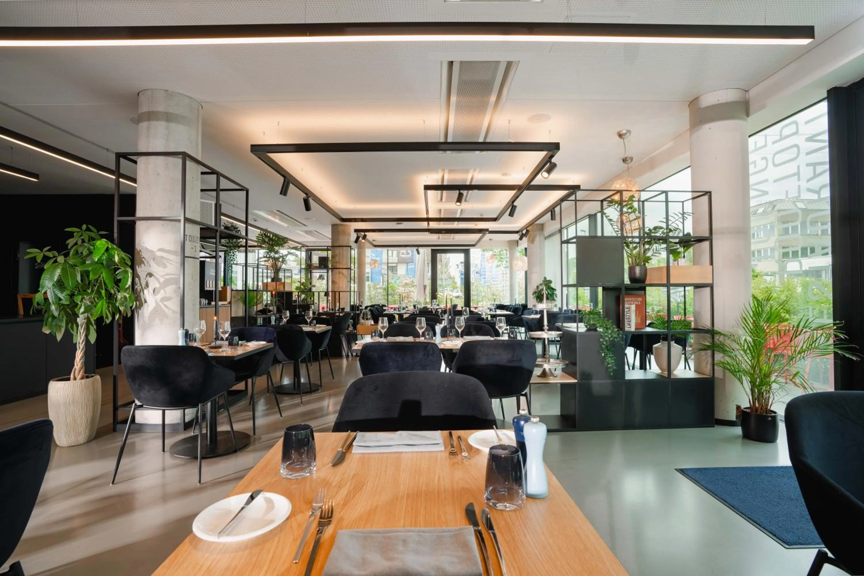 Restaurant/places to eat in GREFIS Hotel München-Gräfelfing