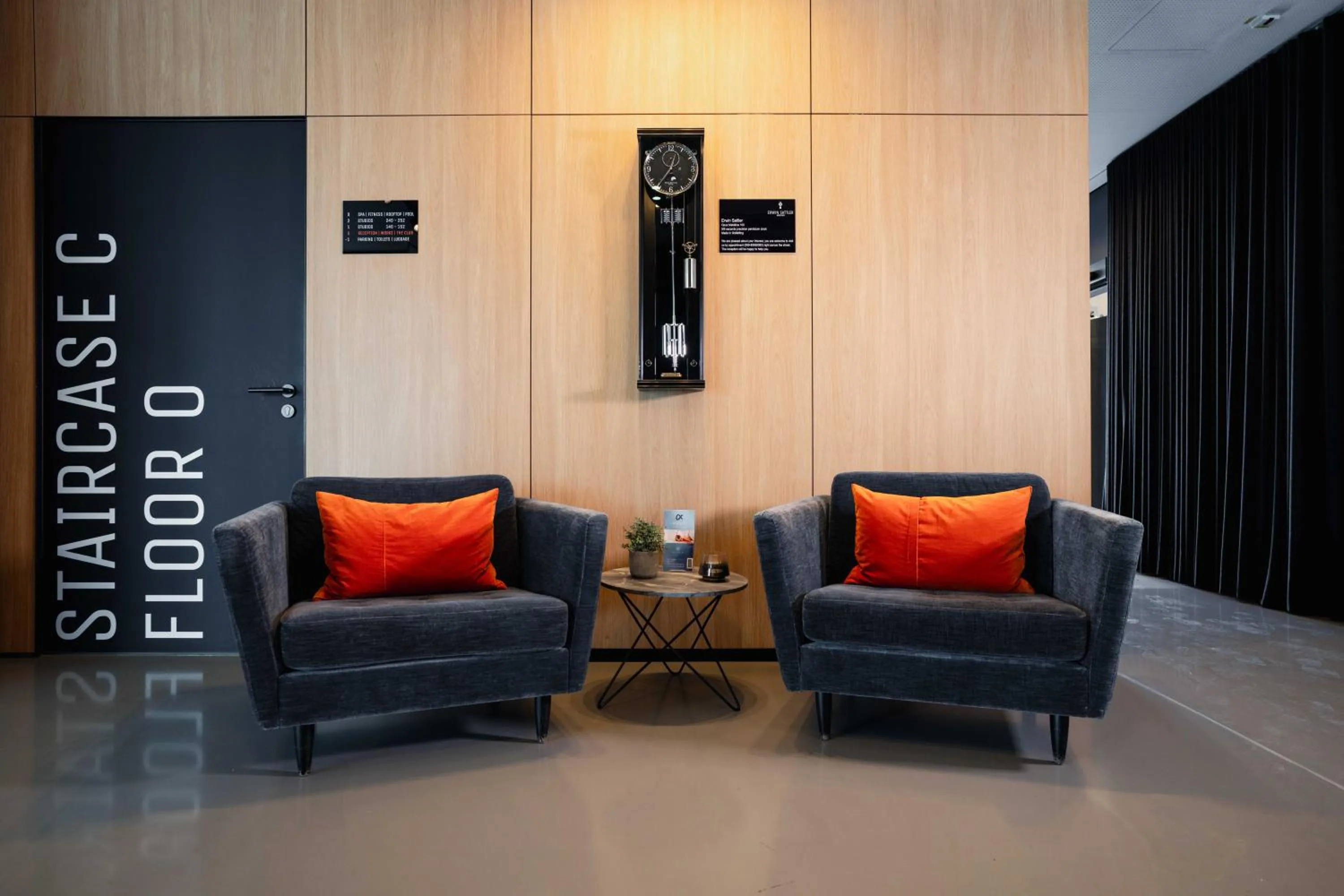 Lounge or bar in GREFIS Hotel München-Gräfelfing