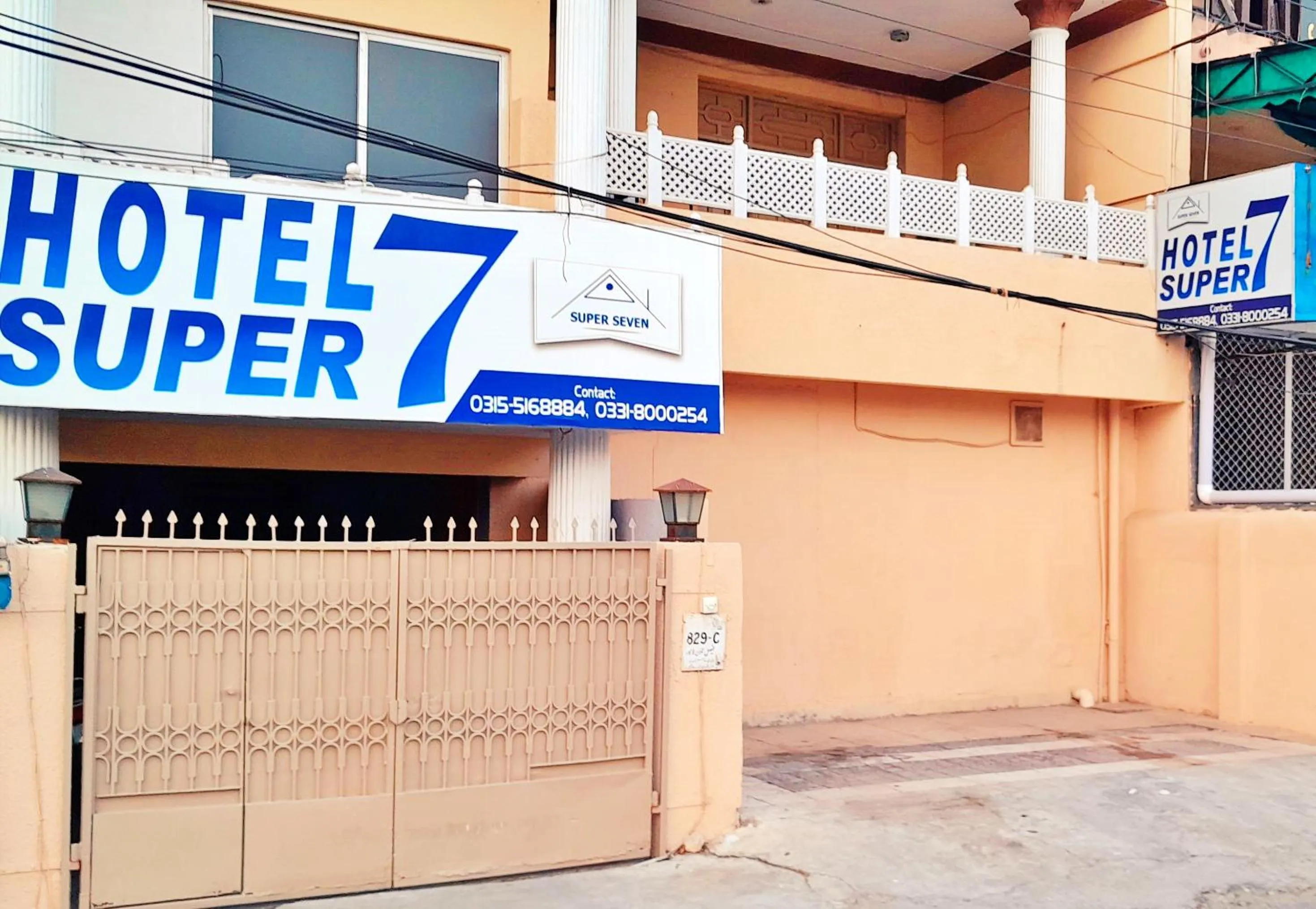 Facade/entrance in Hotel Super Seven