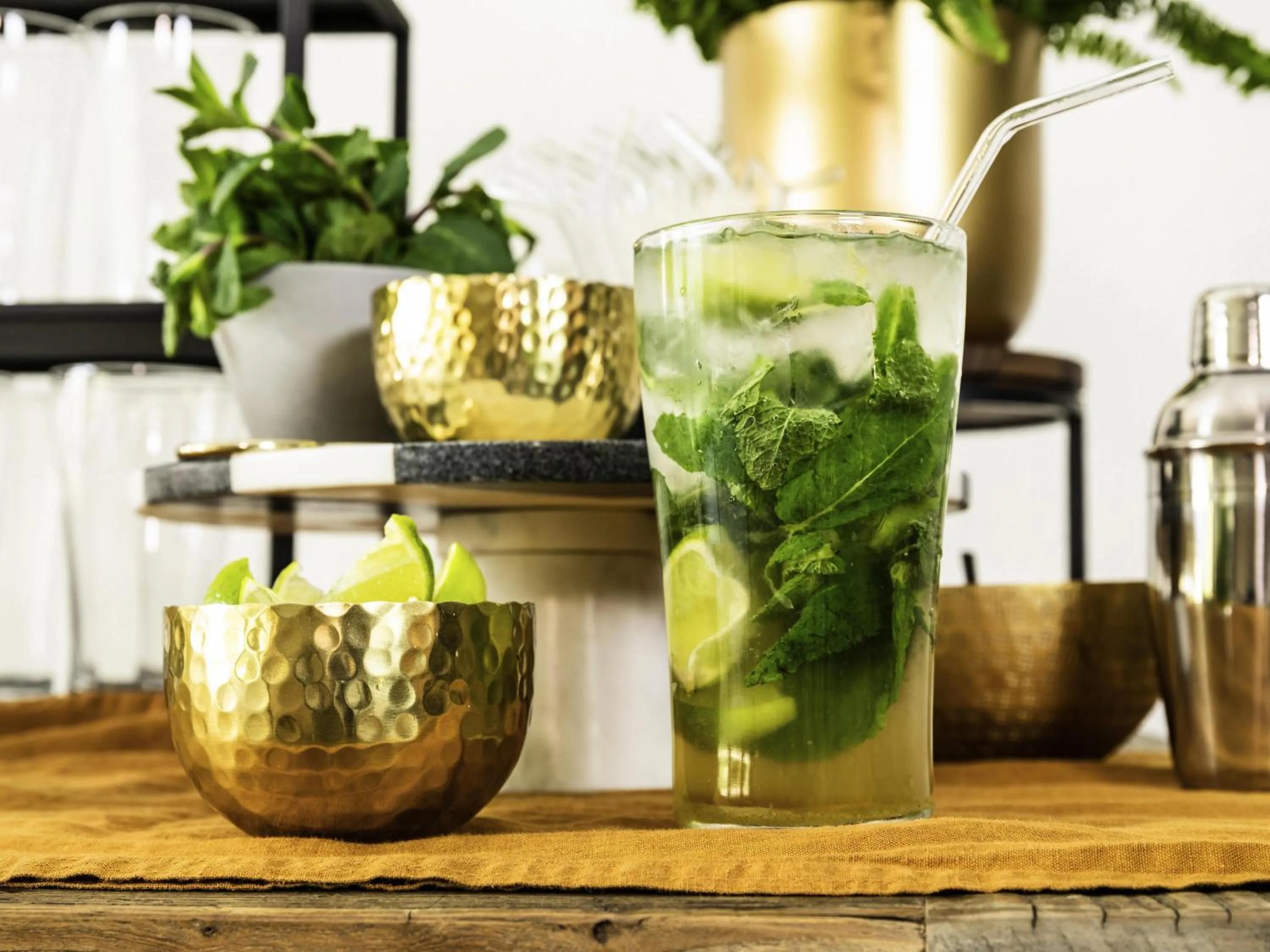 Lounge or bar in Novotel Chandigarh Tribune Chowk