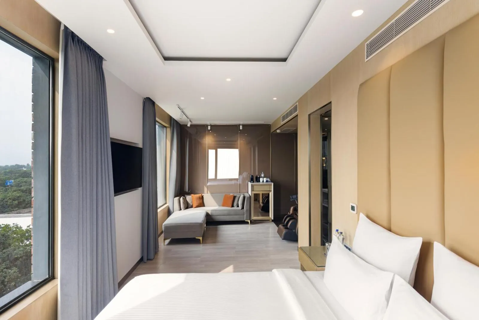 Living room, Bed in Novotel Chandigarh Tribune Chowk