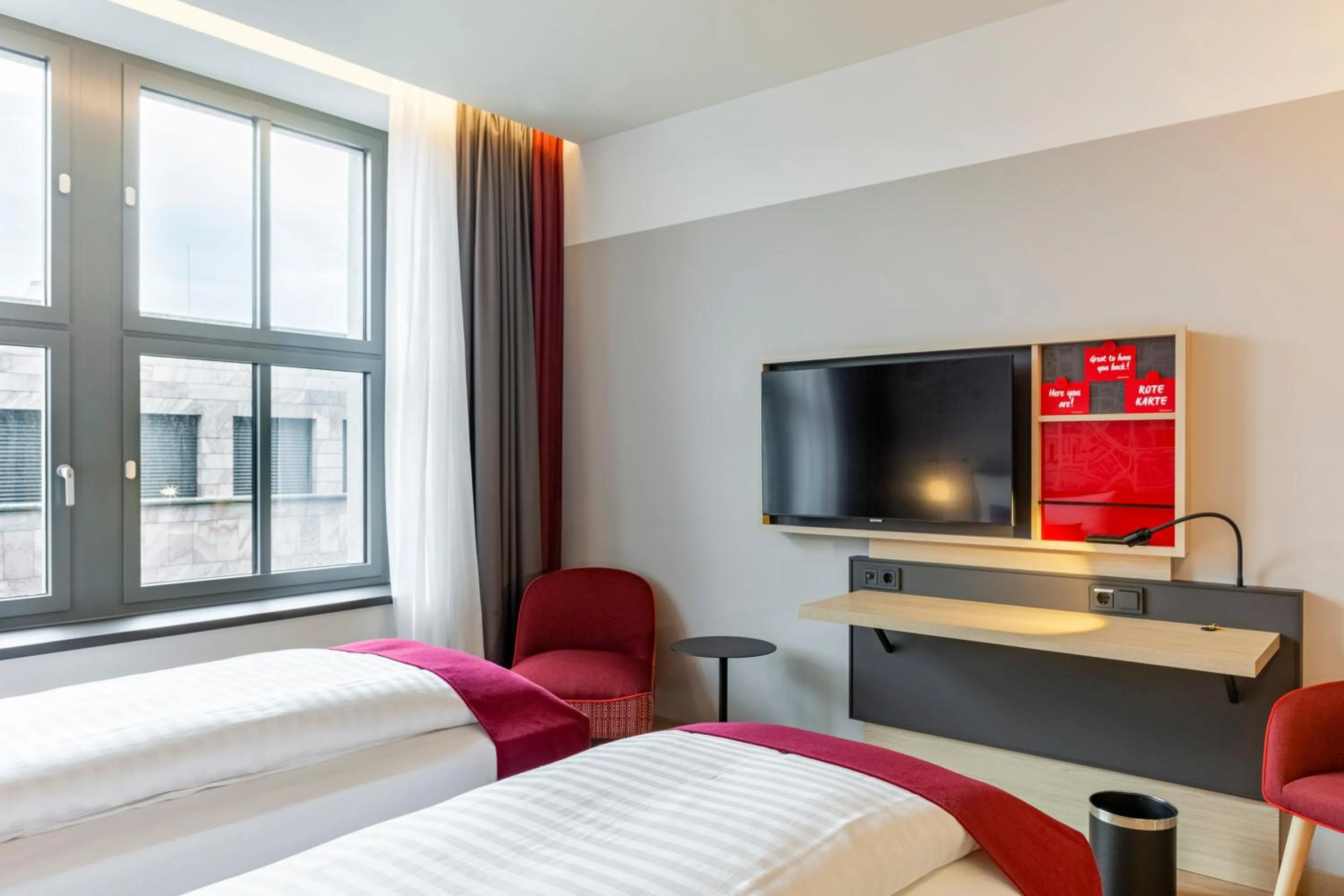 furniture, Bed in IntercityHotel Dortmund