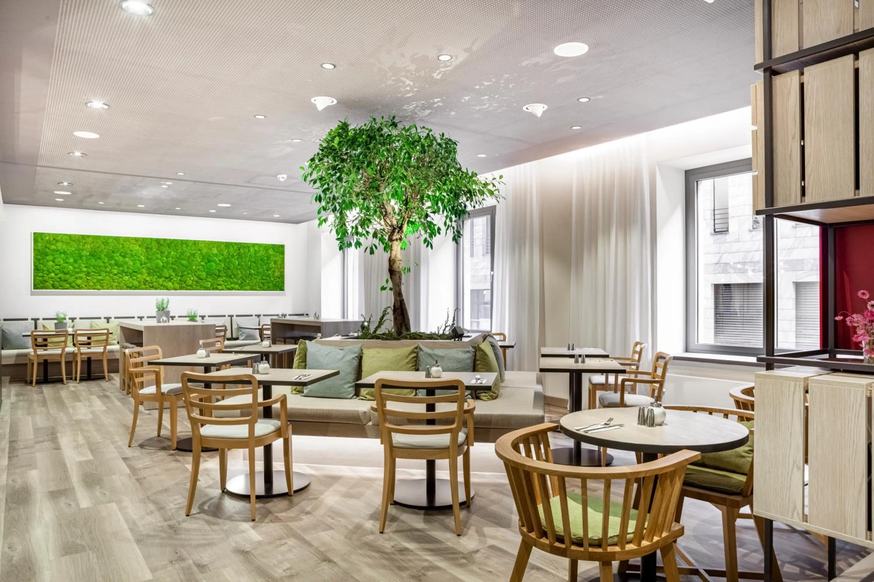 Restaurant/places to eat in IntercityHotel Dortmund