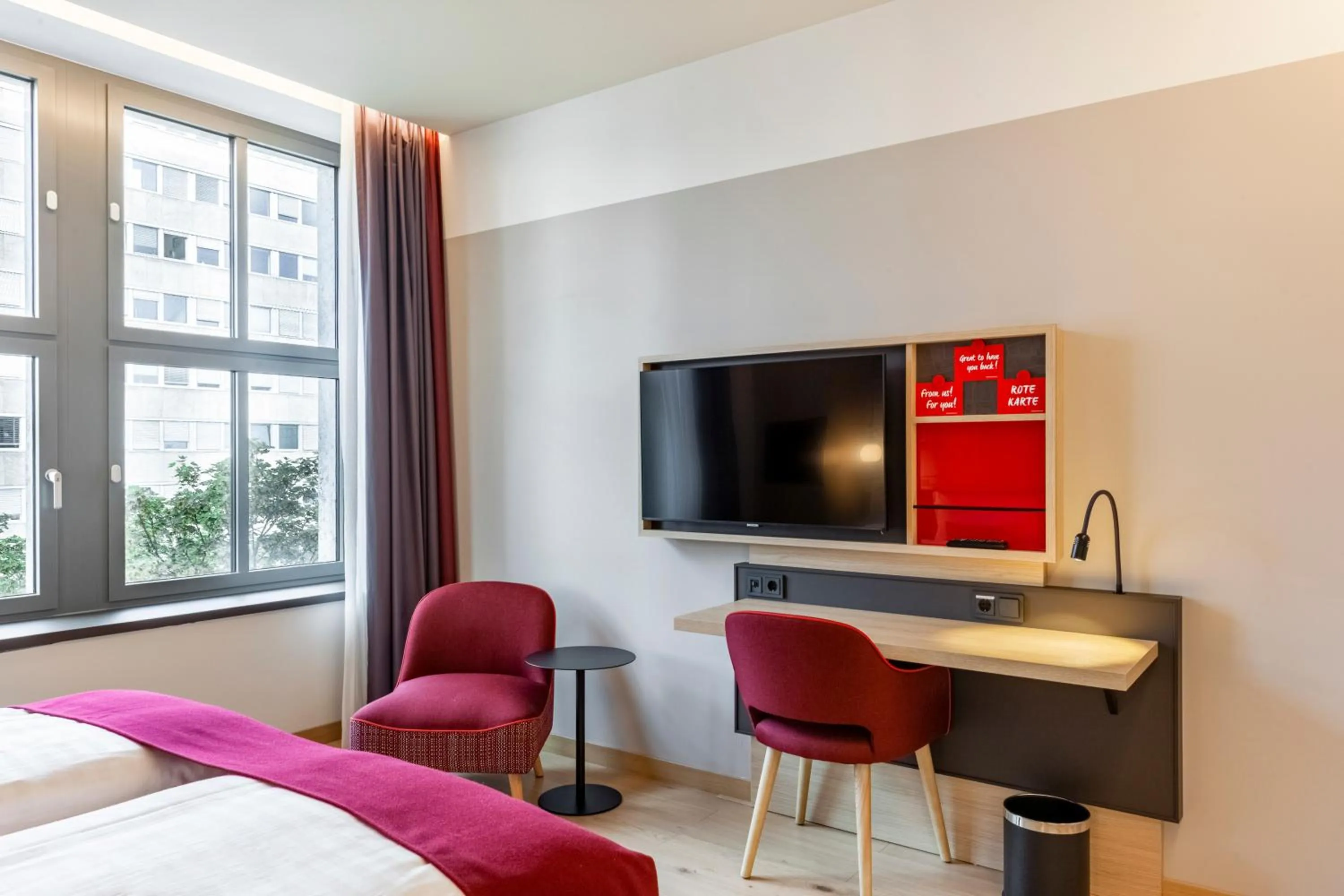 furniture, Bed in IntercityHotel Dortmund