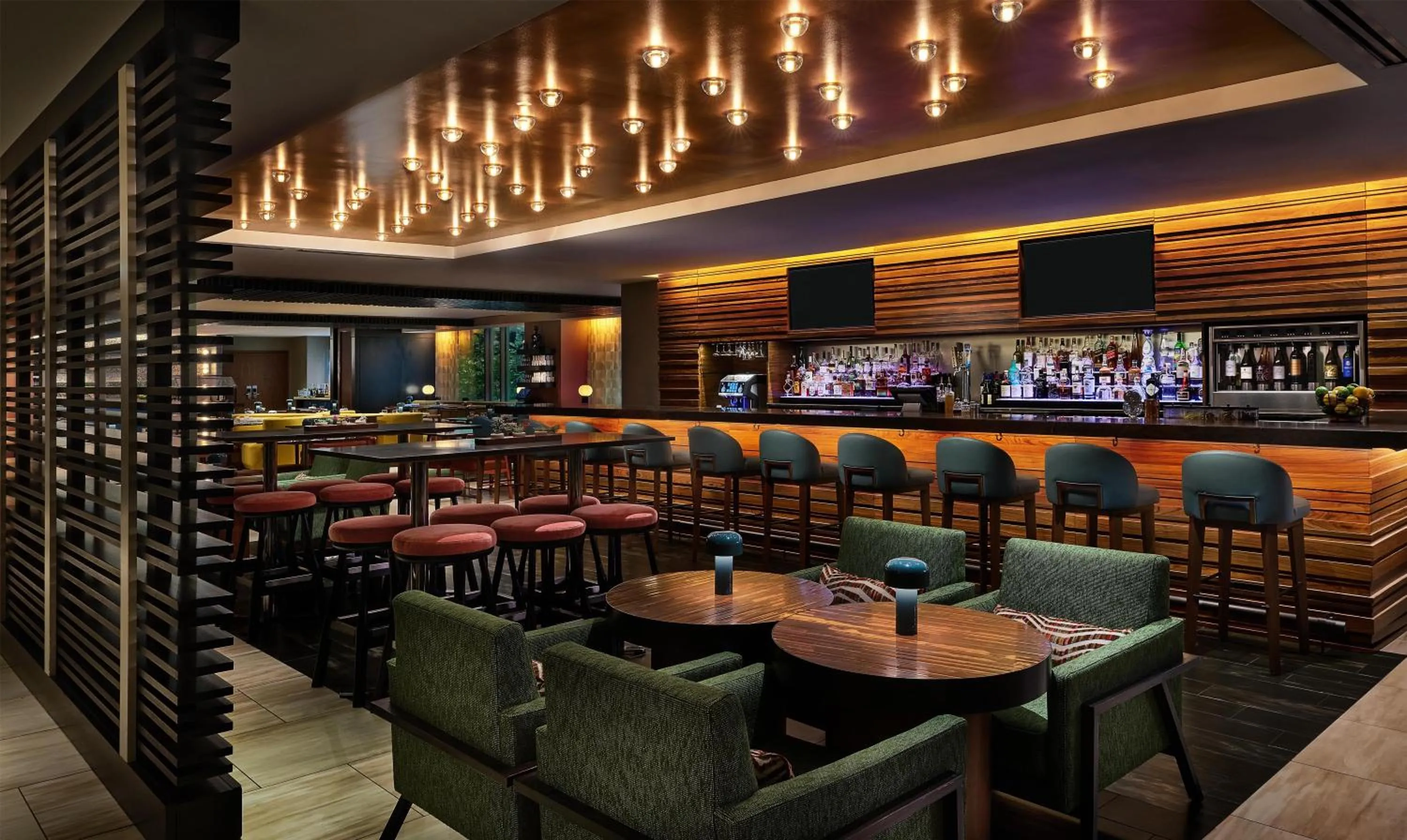 Lounge or bar in Hyatt Centric Chicago Magnificent Mile