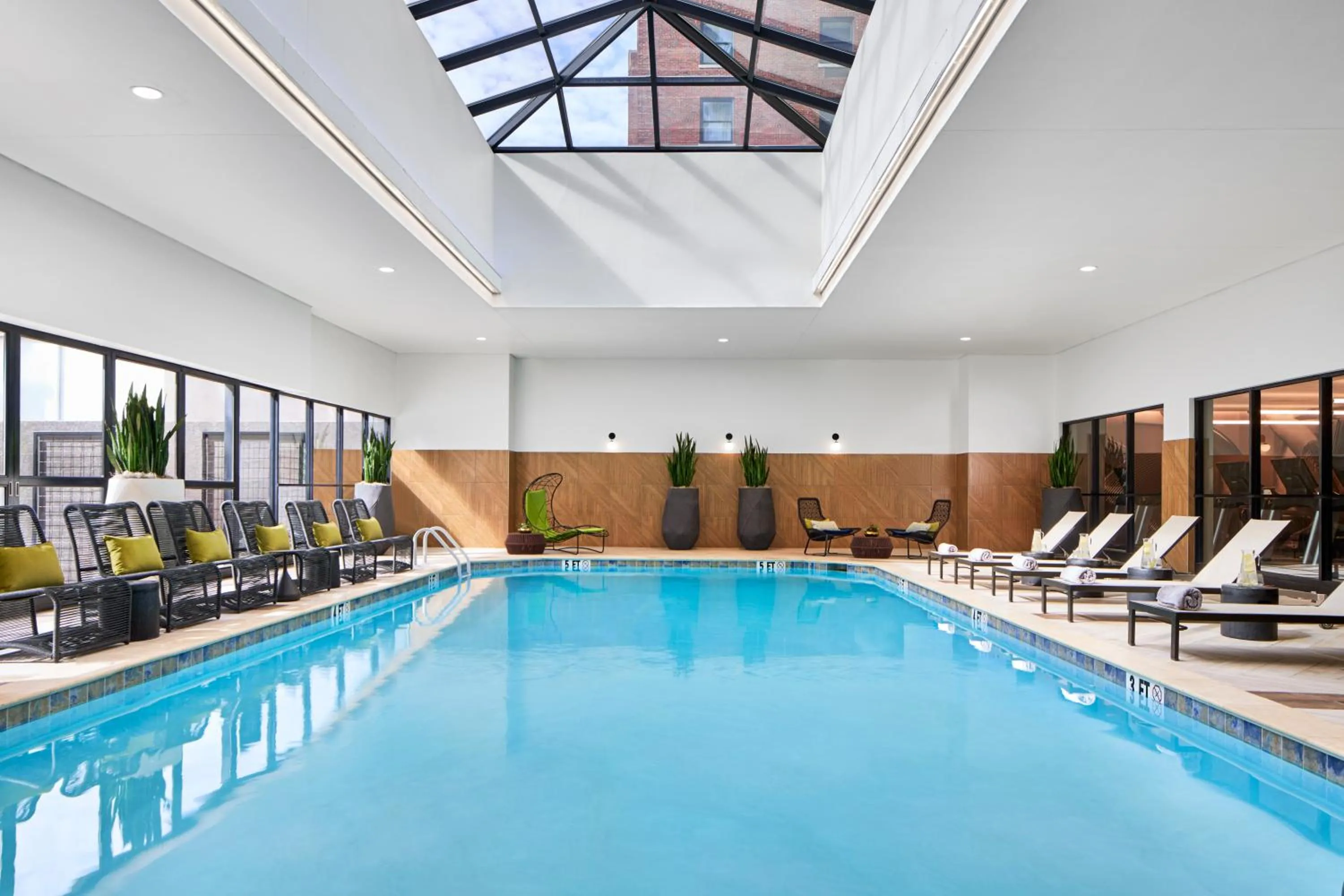 Swimming pool in Renaissance Nashville Hotel