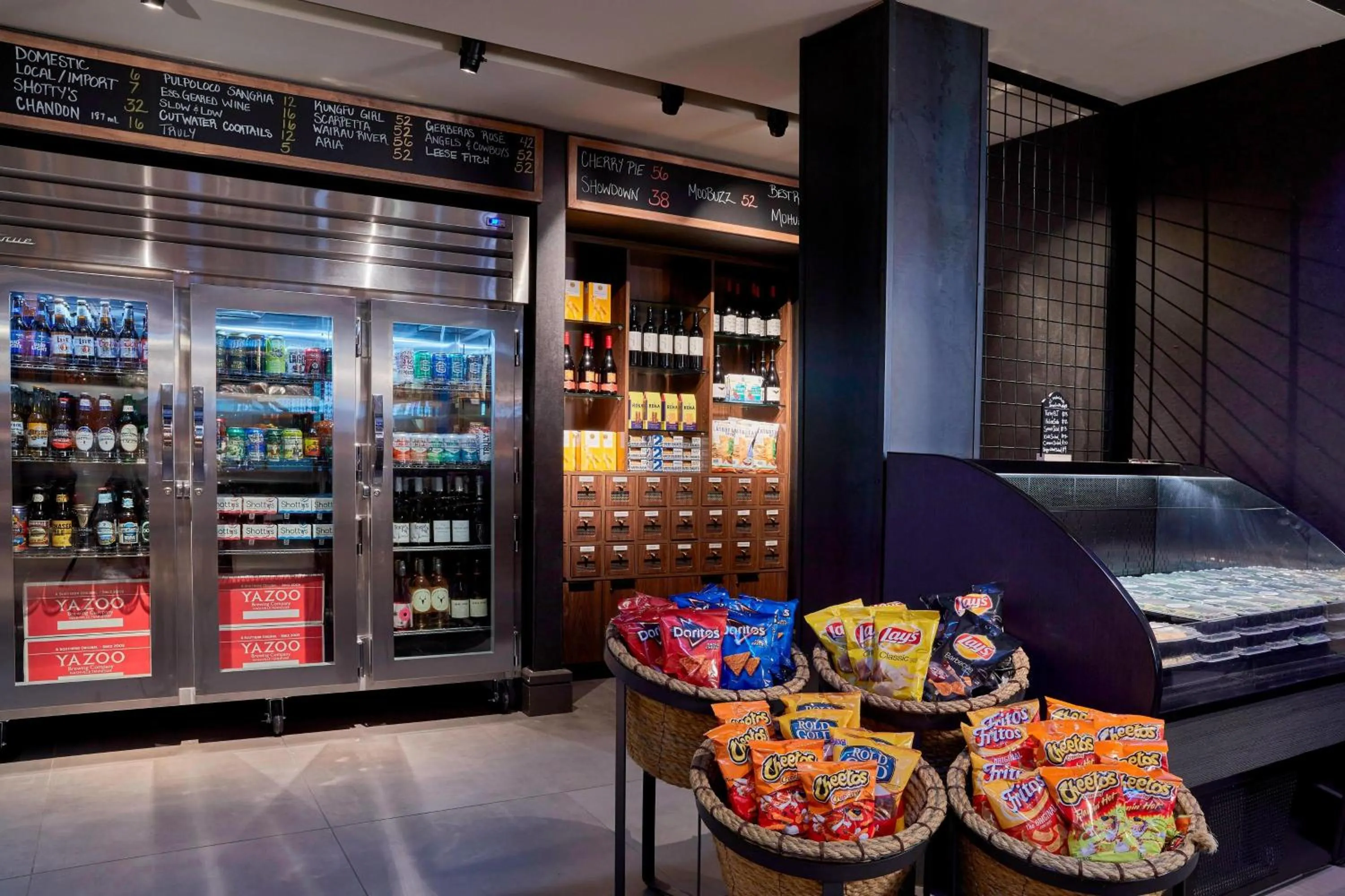 Restaurant/places to eat in Renaissance Nashville Hotel