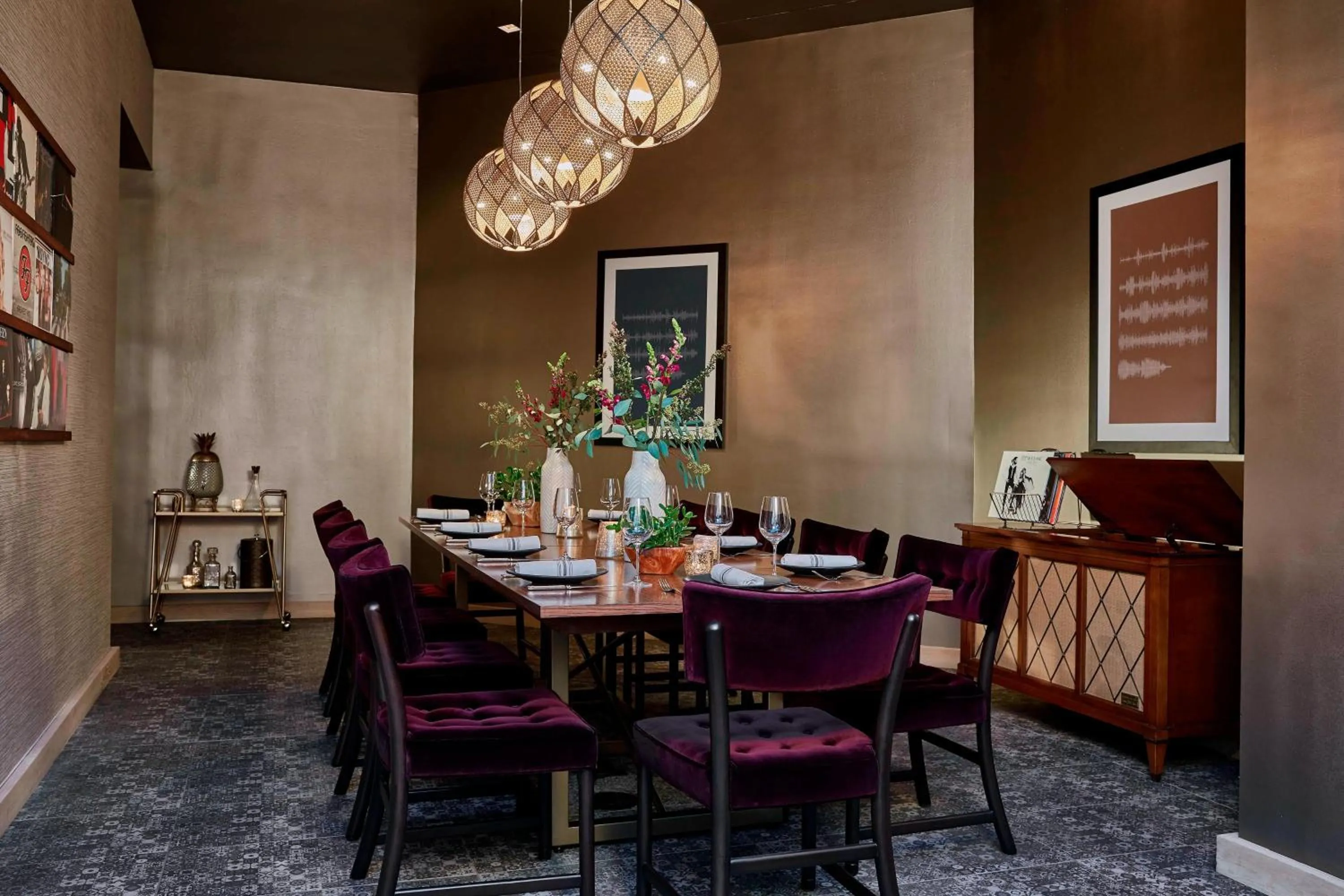 Restaurant/places to eat in Renaissance Nashville Hotel