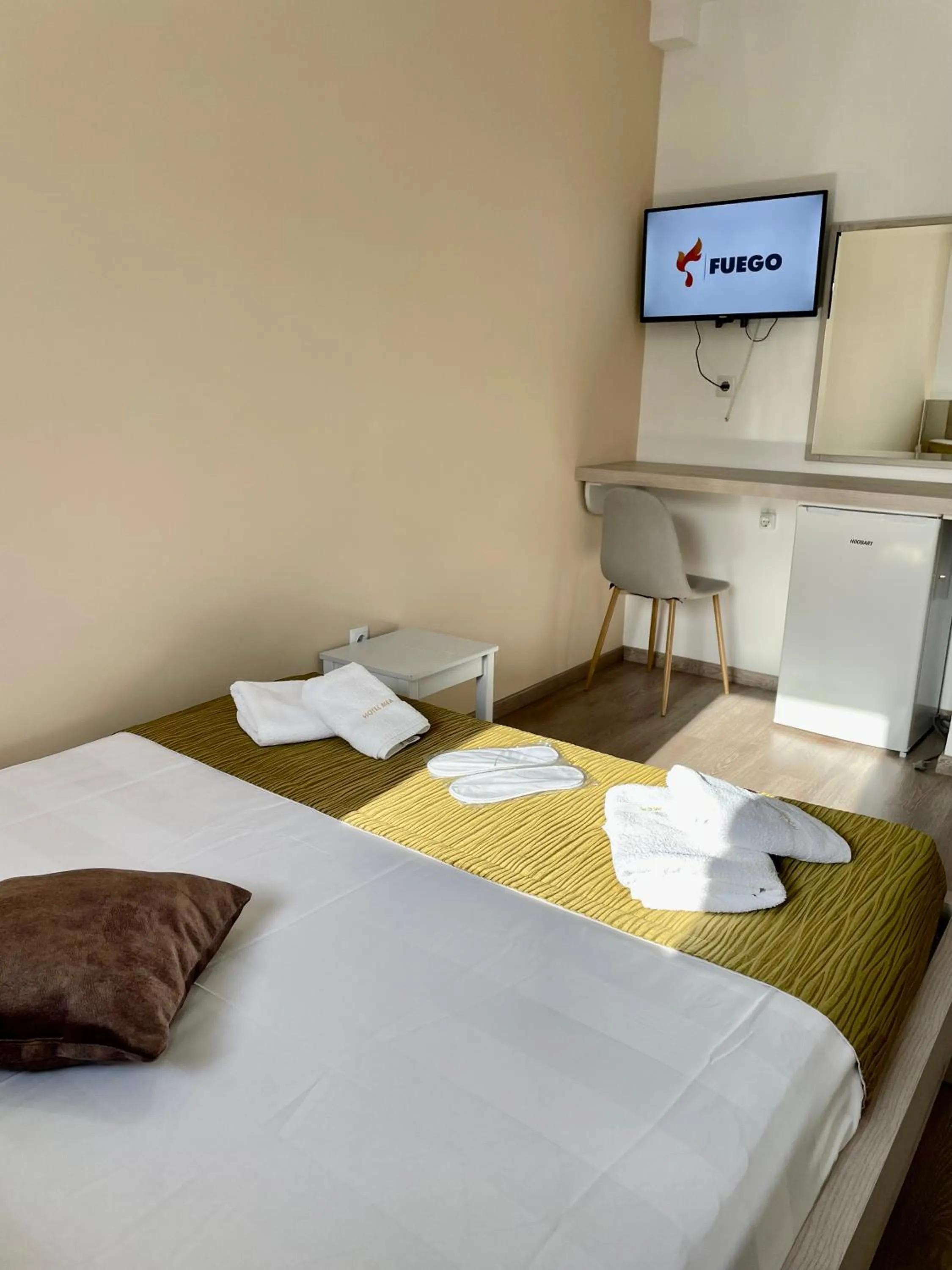 Communal lounge/ TV room in Relax Mea Hotel