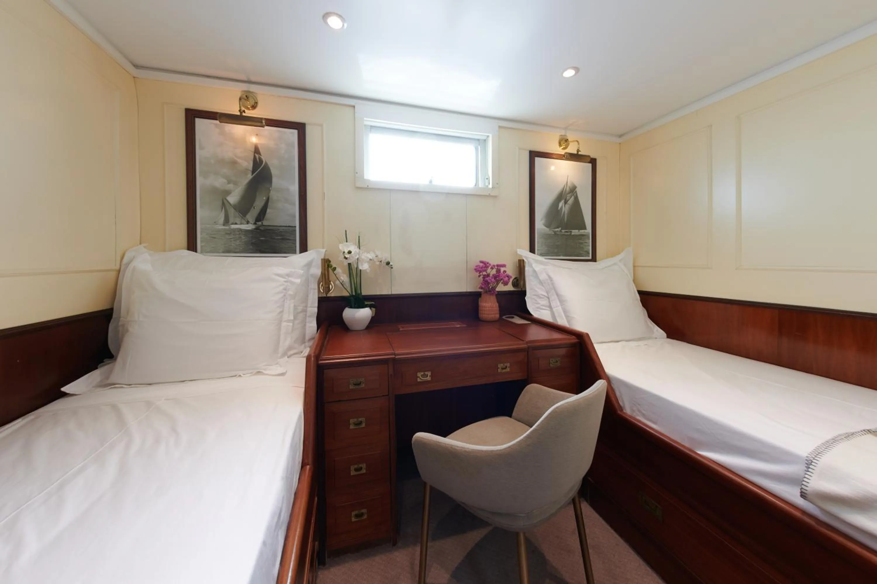 Bed in Costa do Sal Hotel Boat Lounge