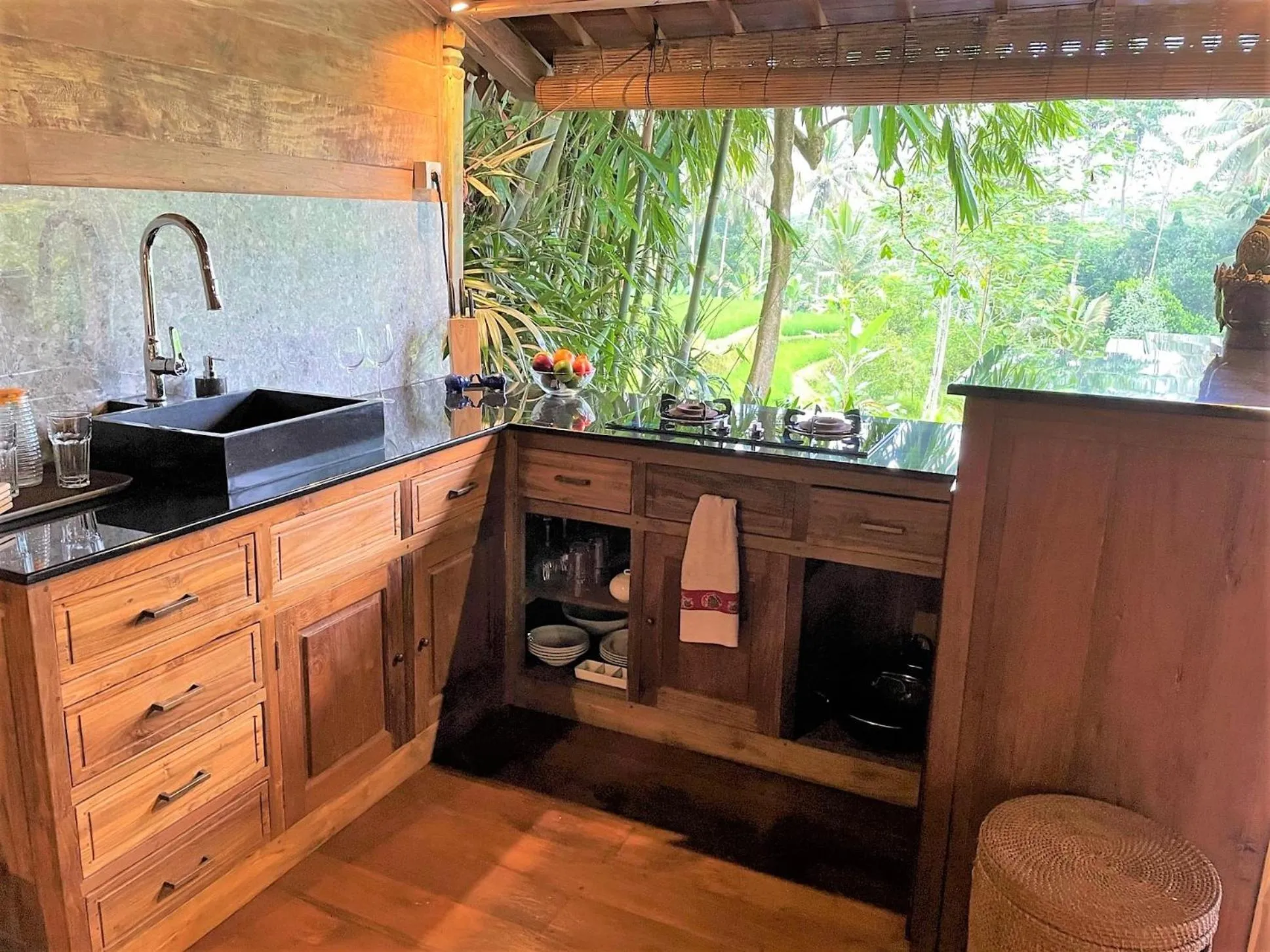 Kitchen or kitchenette in Masakali Retreat