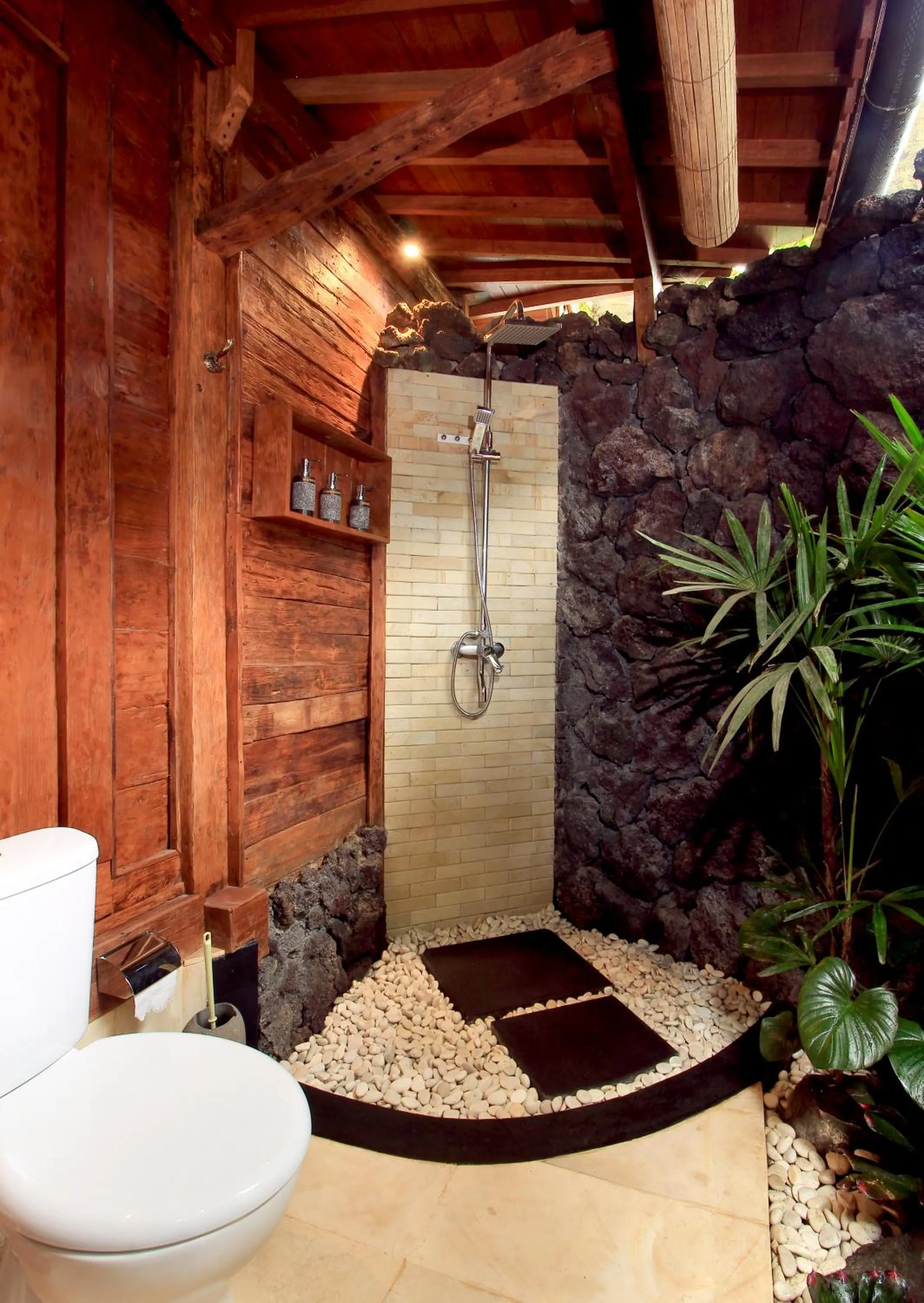 Shower in Masakali Retreat