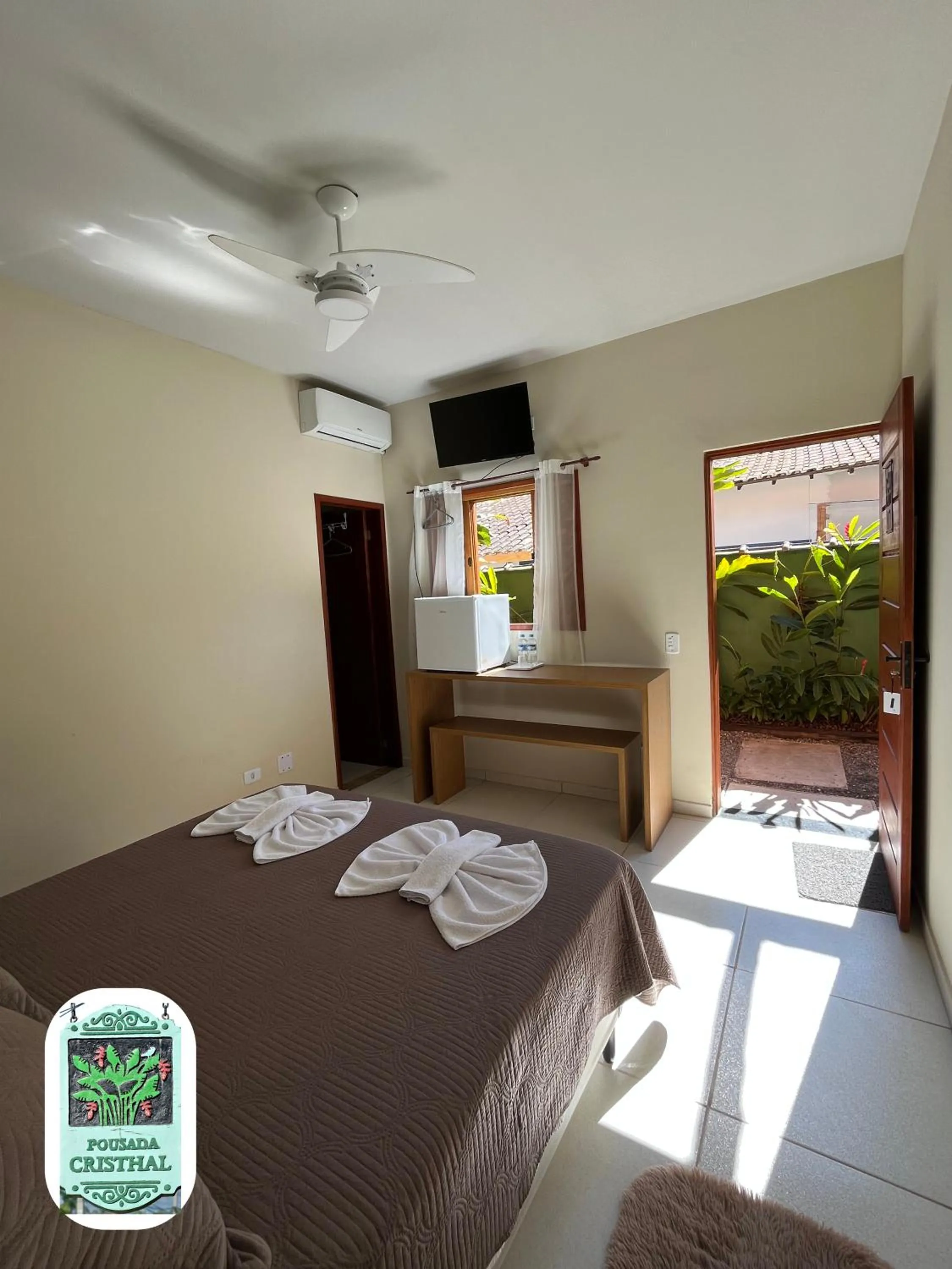 Bed in Pousada Cristhal Paraty