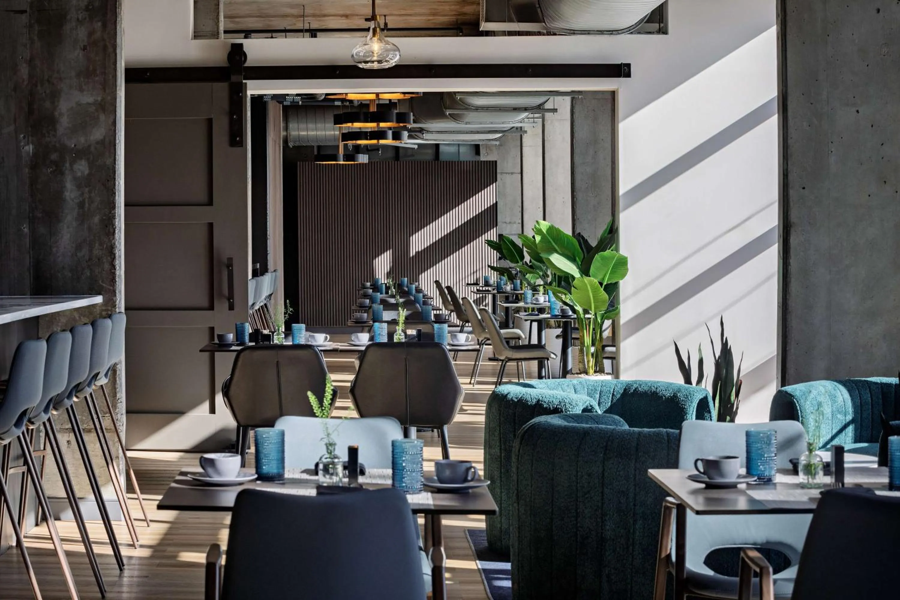 Lounge or bar in The LOOM Hotel, Tapestry Collection by Hilton