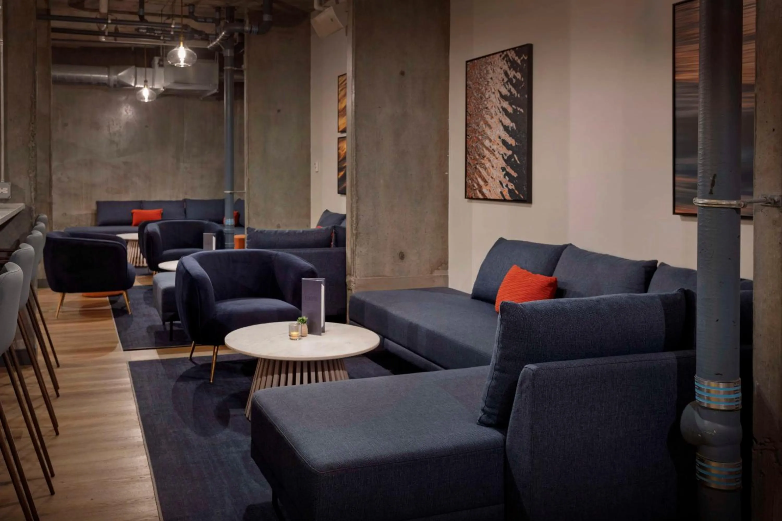 Lounge or bar in The LOOM Hotel, Tapestry Collection by Hilton